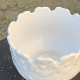 Pot cover in ceramic slurry glazed white floral pattern