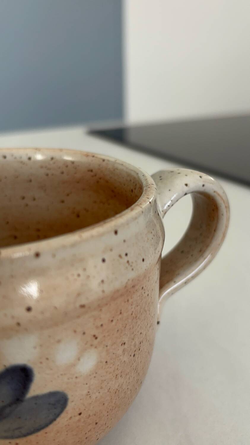 Set of 2 large vintage stoneware mugs from Atelier du Marais – Flower mugs