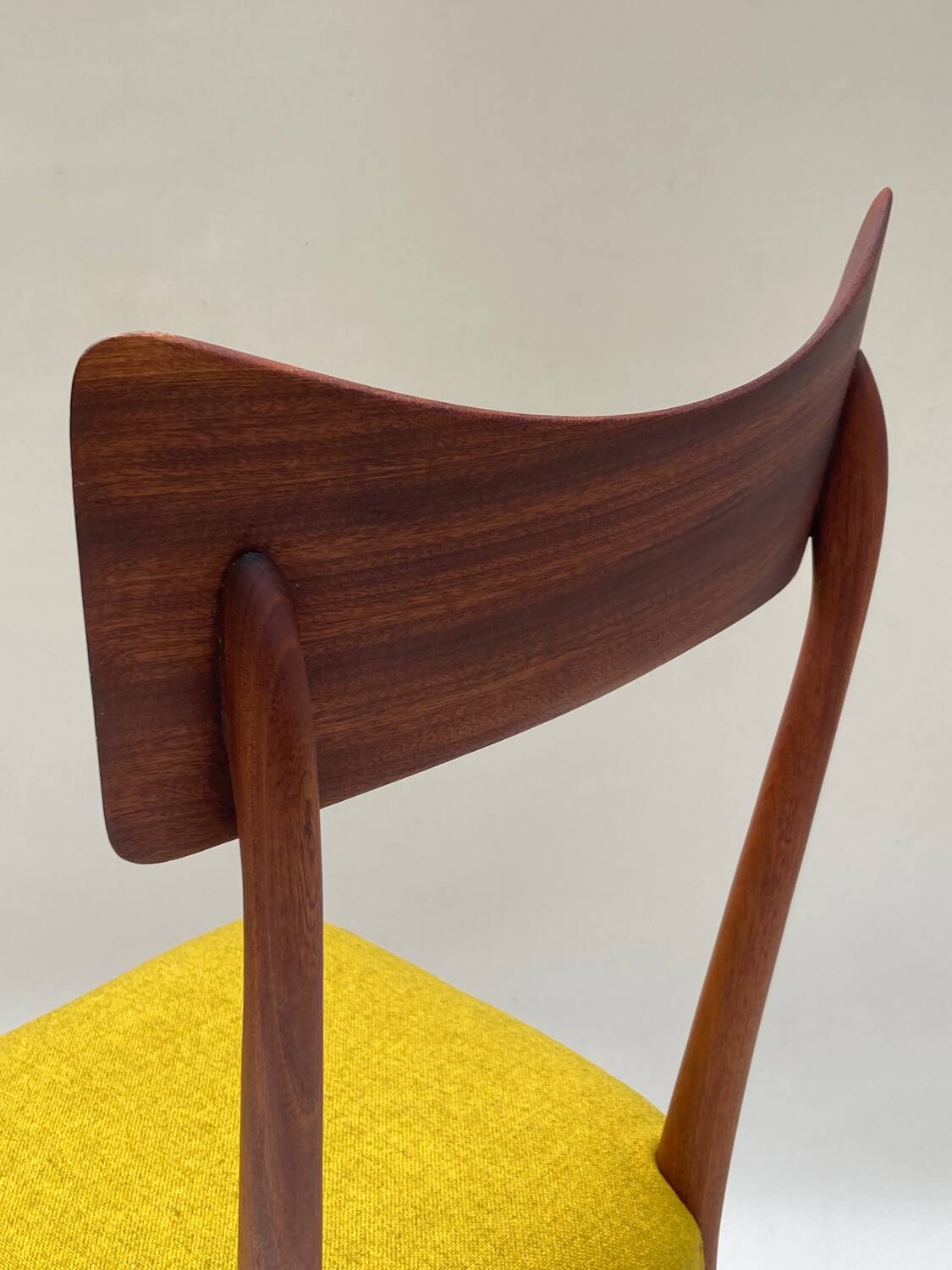 "Butterfly" chair by Ico Parisi