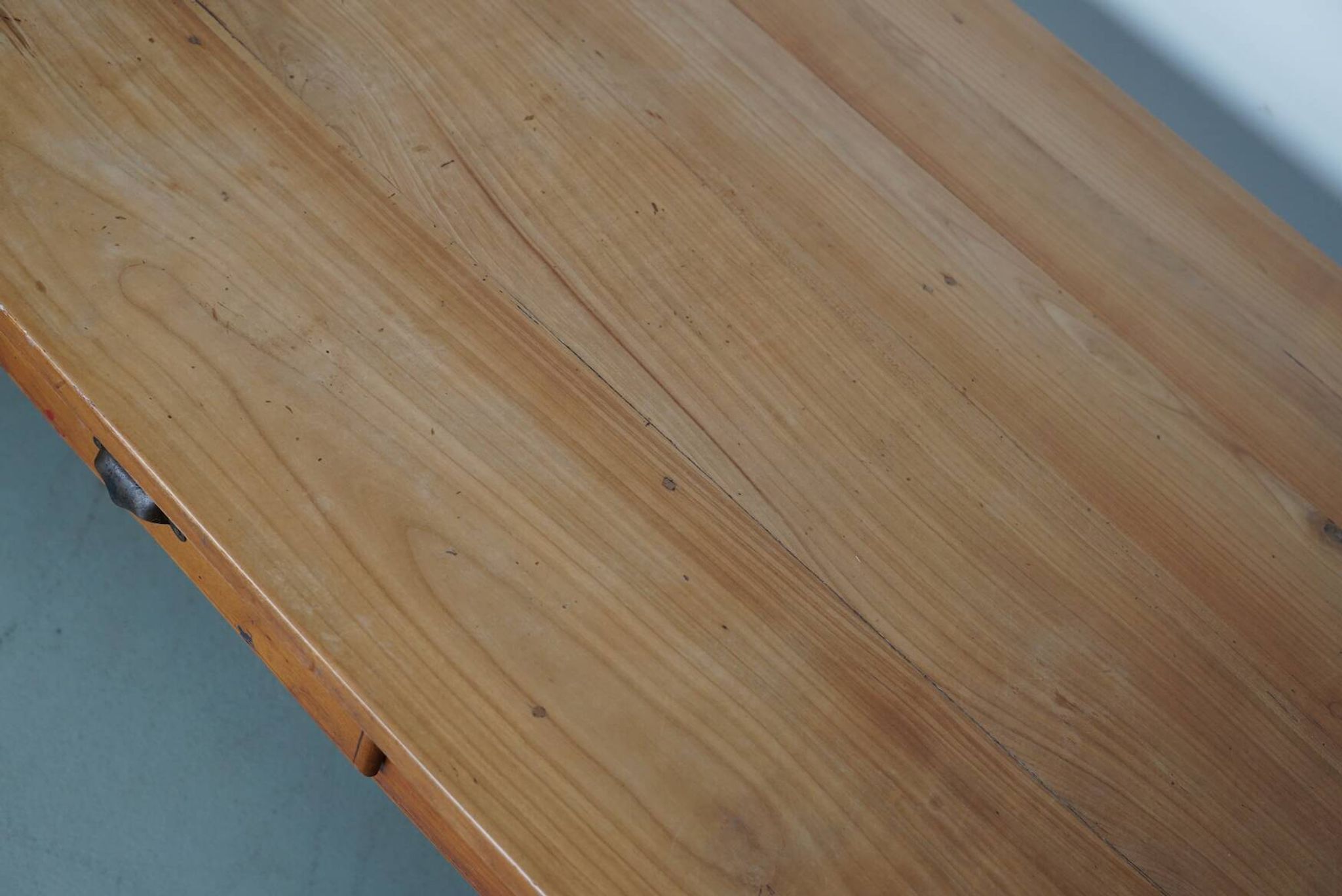 Table à manger rustique française vintage en cerisier du XXe siècle