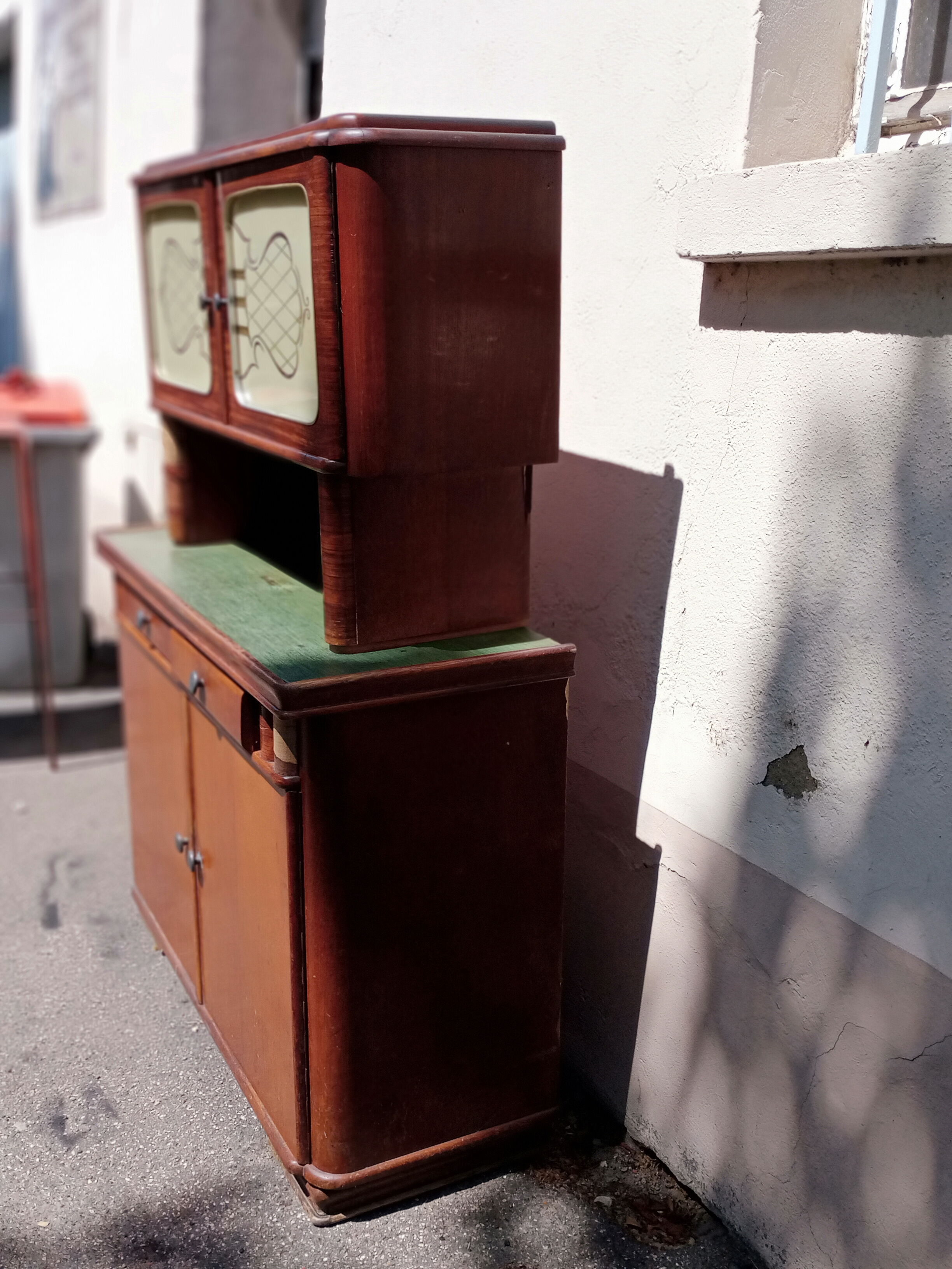 Buffet "Mado" cuisine vintage