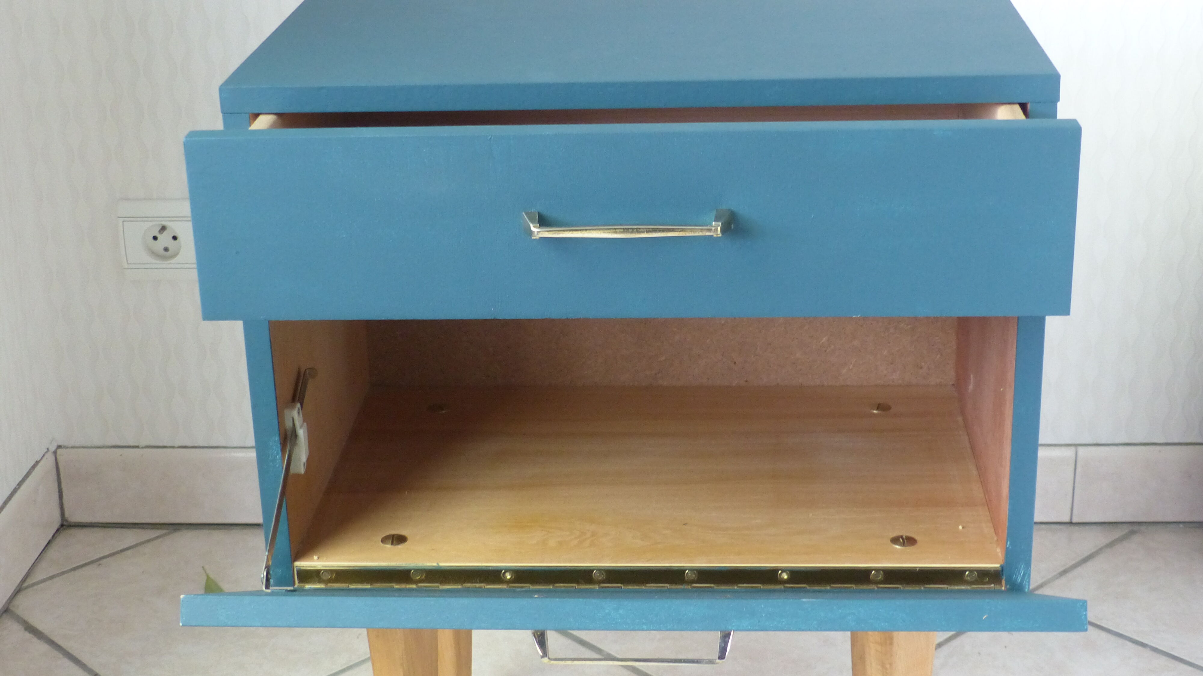 Bedside table