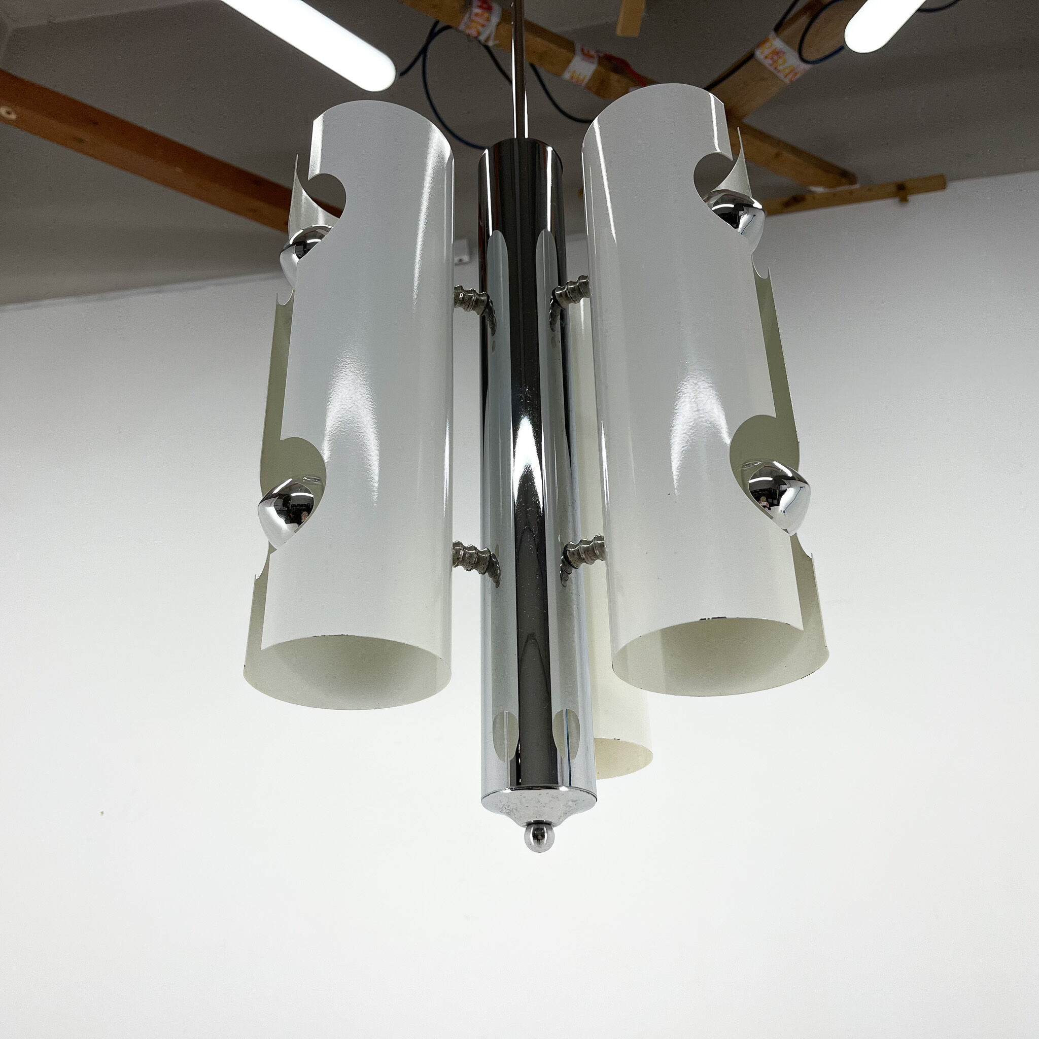 Mid-century italian space age pendant light in chrome and white lacquered metal