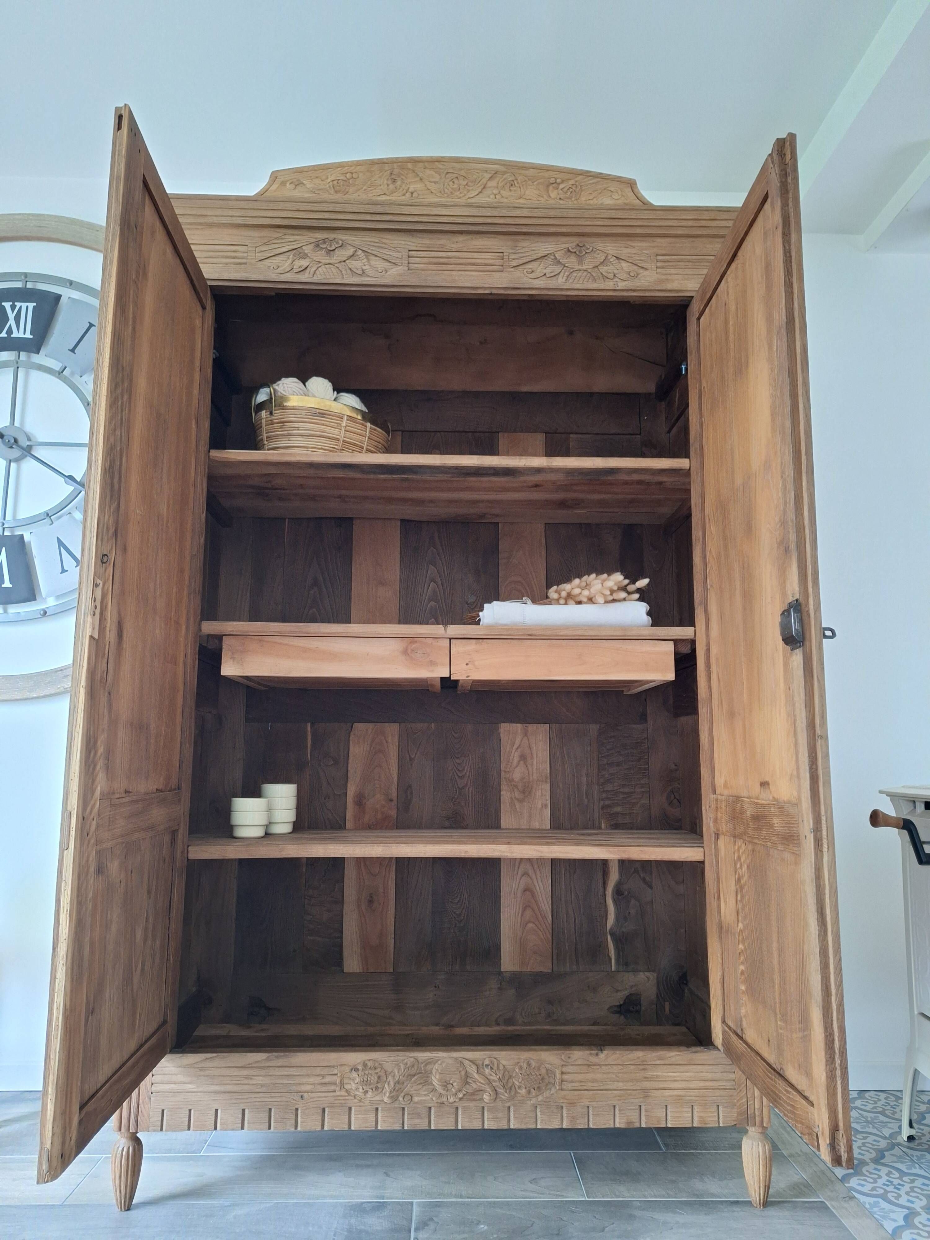 Wardrobe, oak linen cupboard from 1920.