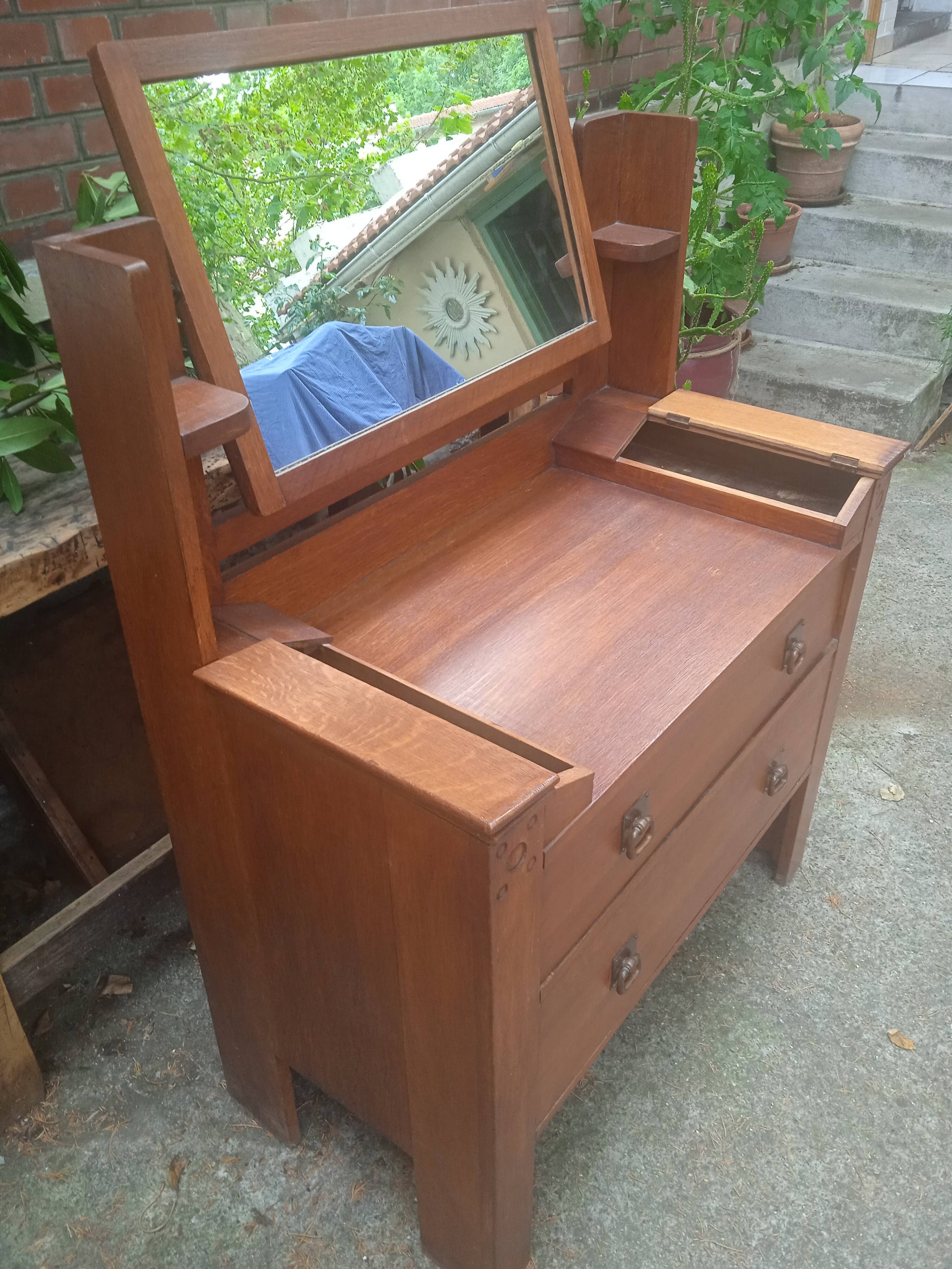 Art deco hairdresser, handcrafted