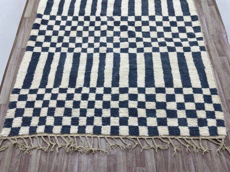 Handmade Moroccan Beni Ourain rug, size 140 x 260 cm.
