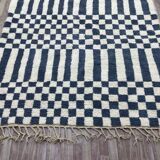 Handmade Moroccan Beni Ourain rug, size 140 x 260 cm.