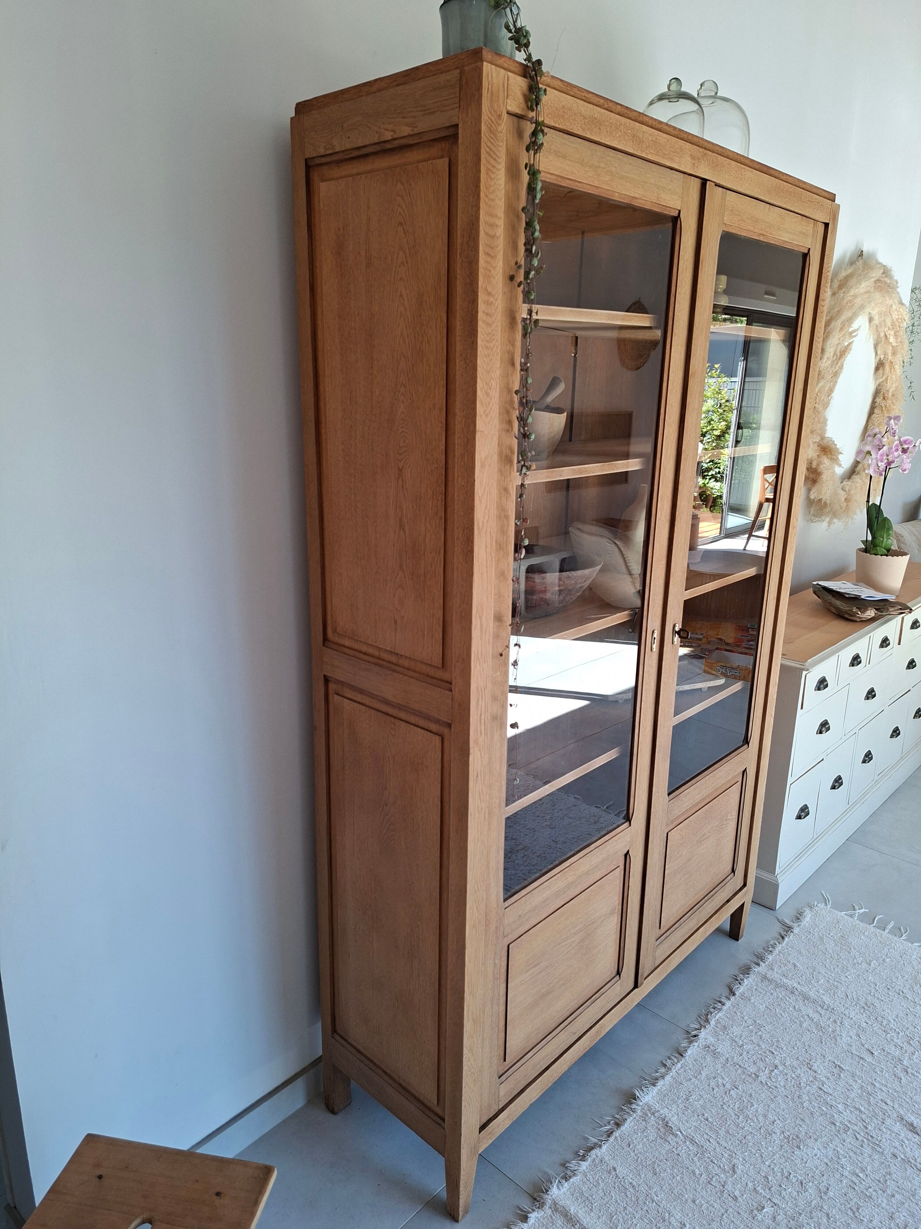 Parisian display cabinet in solid oak
