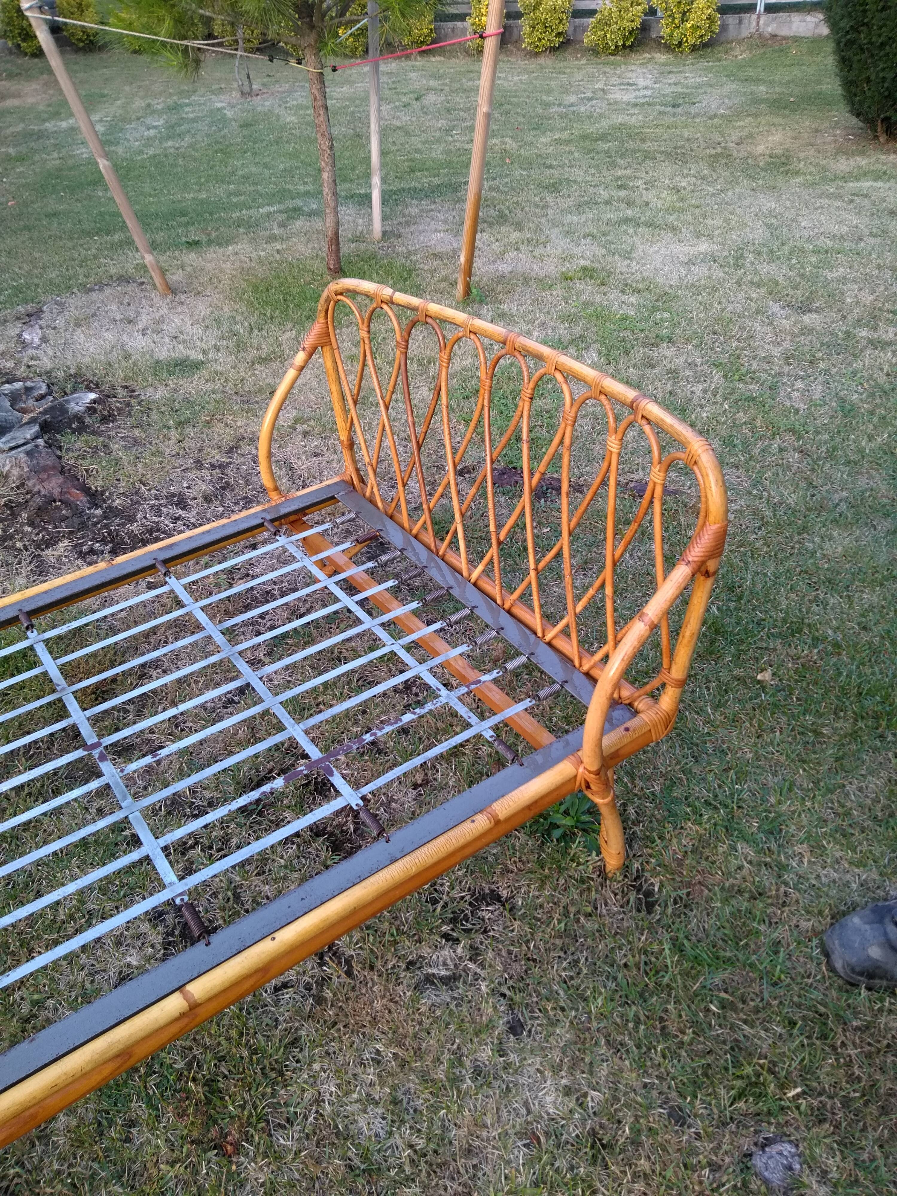 Bed in rattan vintage 60