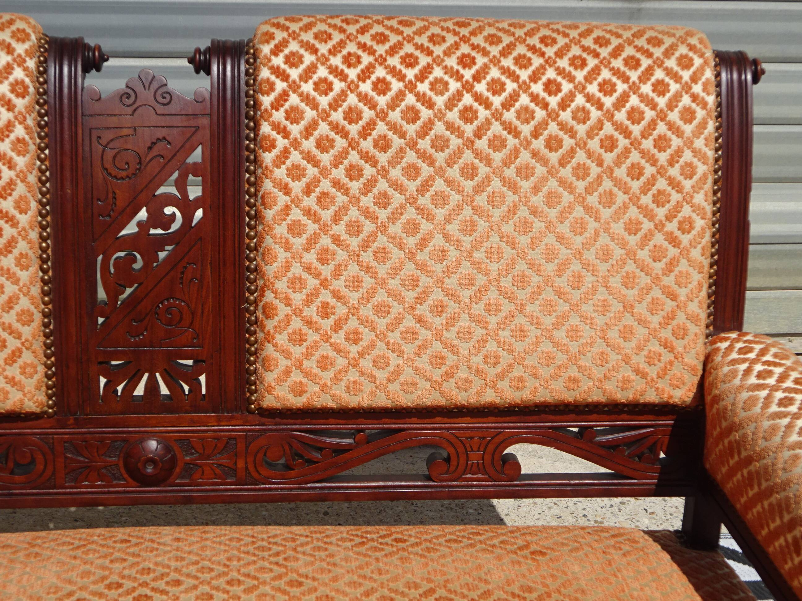 Banquette ancienne tissu velours
