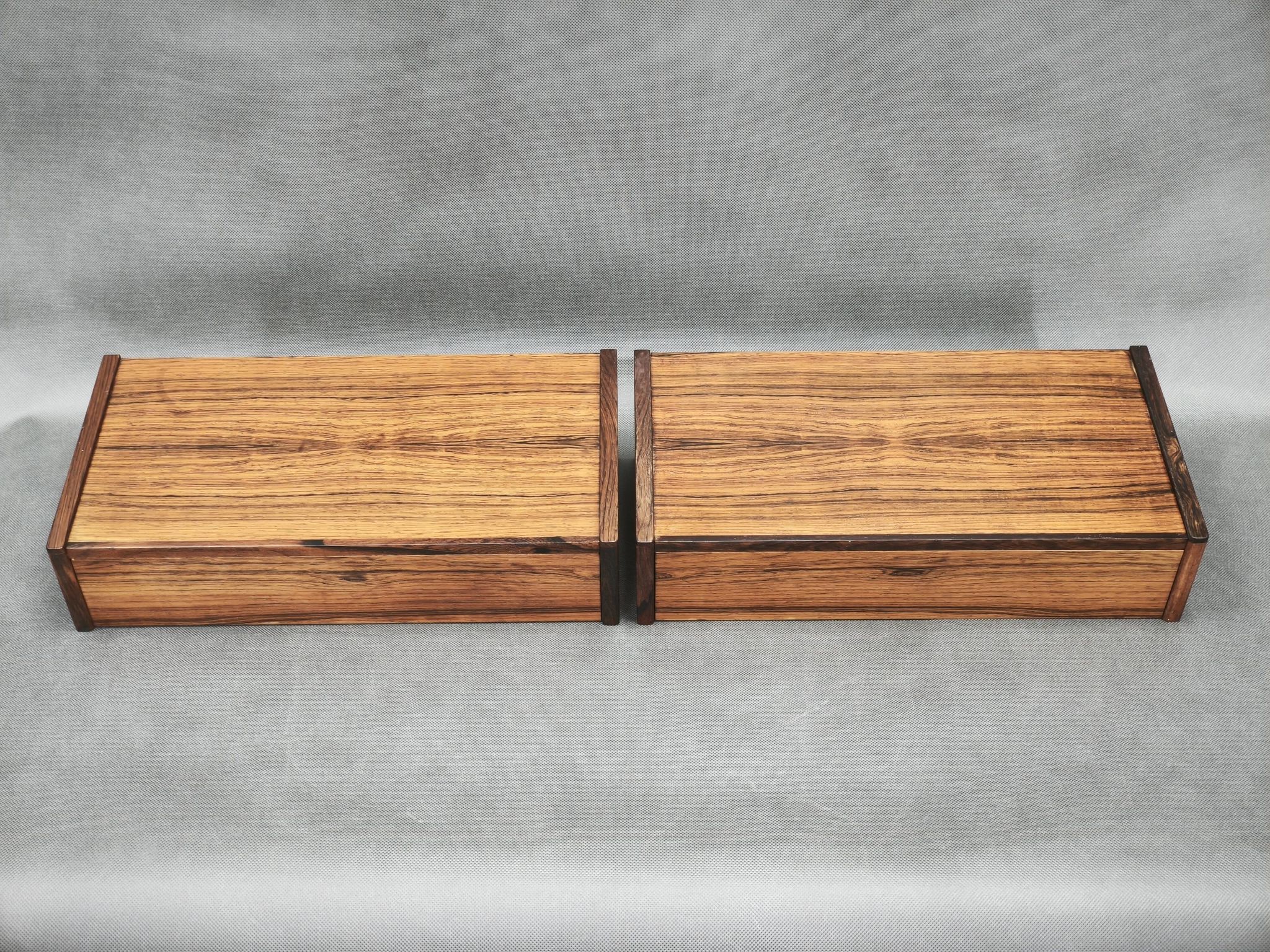 Paire de tables de chevet flottantes en palissandre danois, années 1960