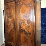 Magnifique armoire époque Louis XV en noyer massif vers 1750