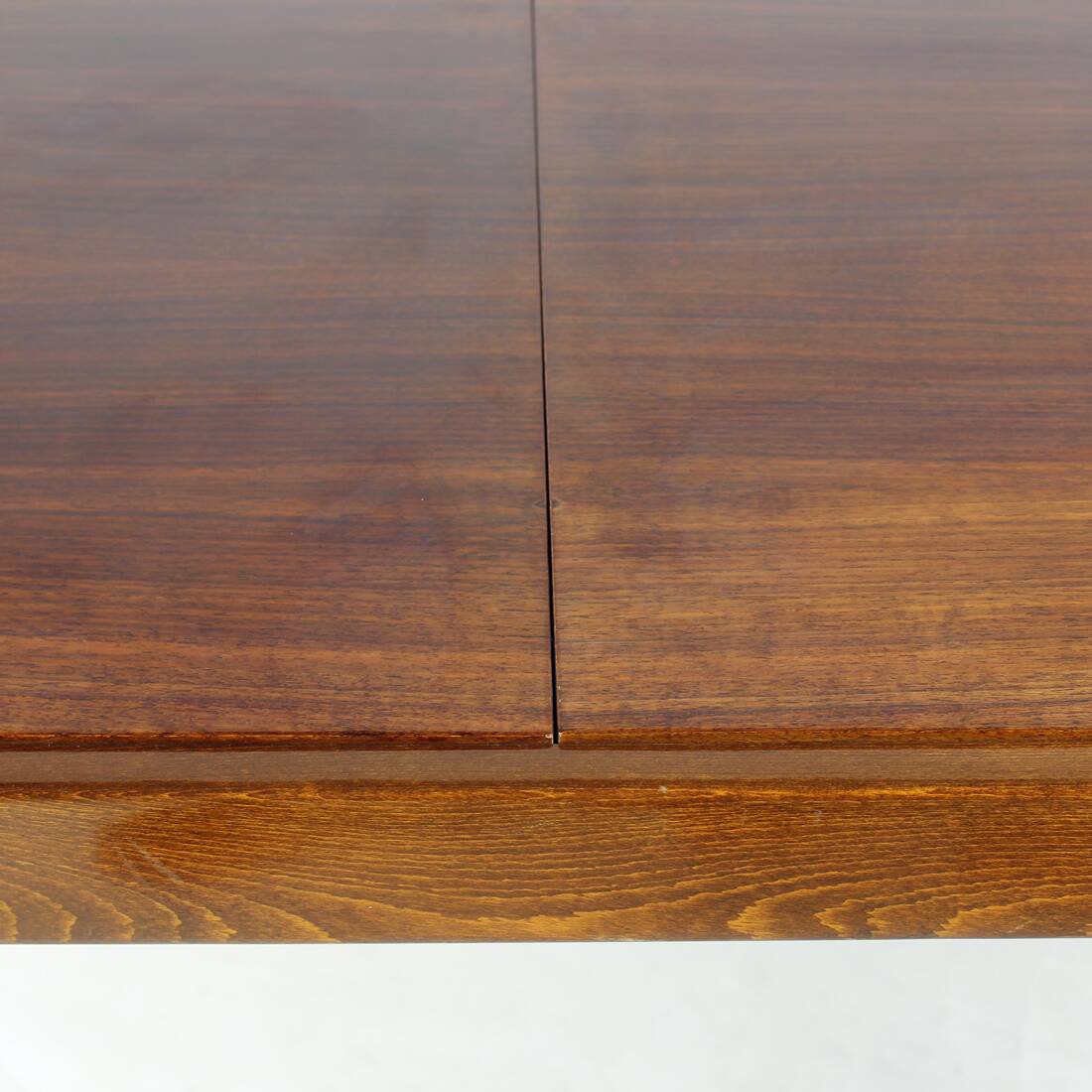 Table à manger extensible en noyer par Tatra, Tchécoslovaquie, années 1960