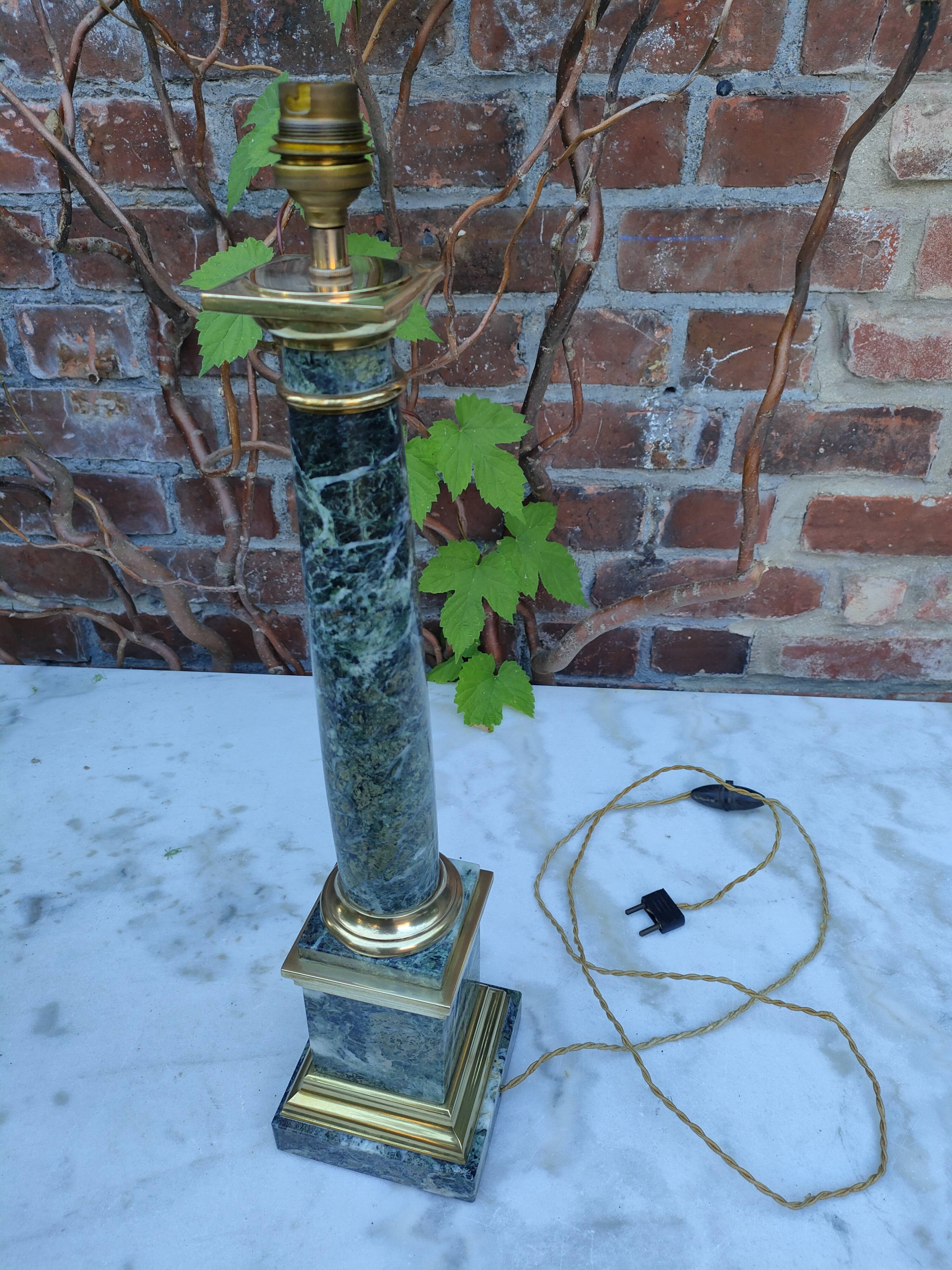 Column lamp base in Corinthian style in Napoleon III green marble.
