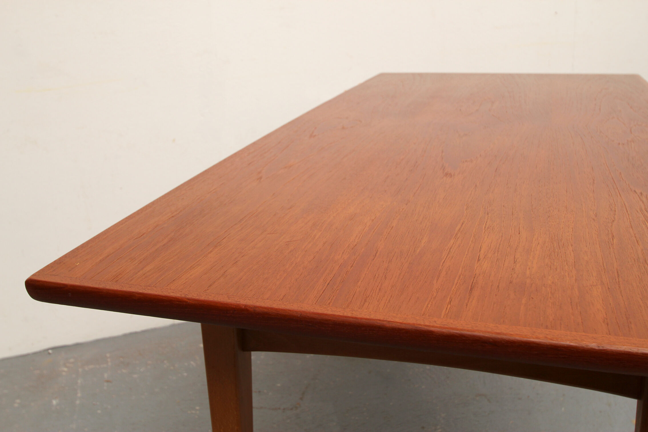Table basse des années 1950 en teck