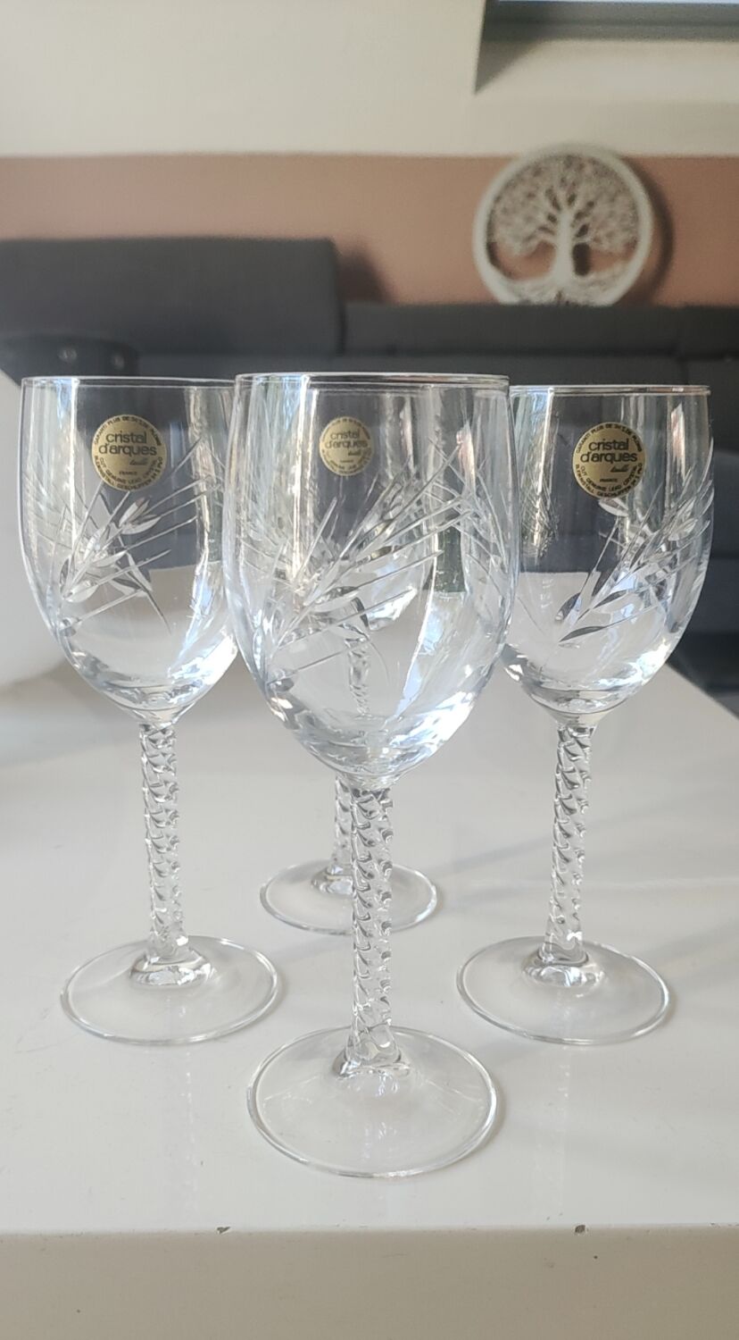 Lot of 4 large red wine glasses. Fleury cut Epi/Crystal Arques 24.5cl