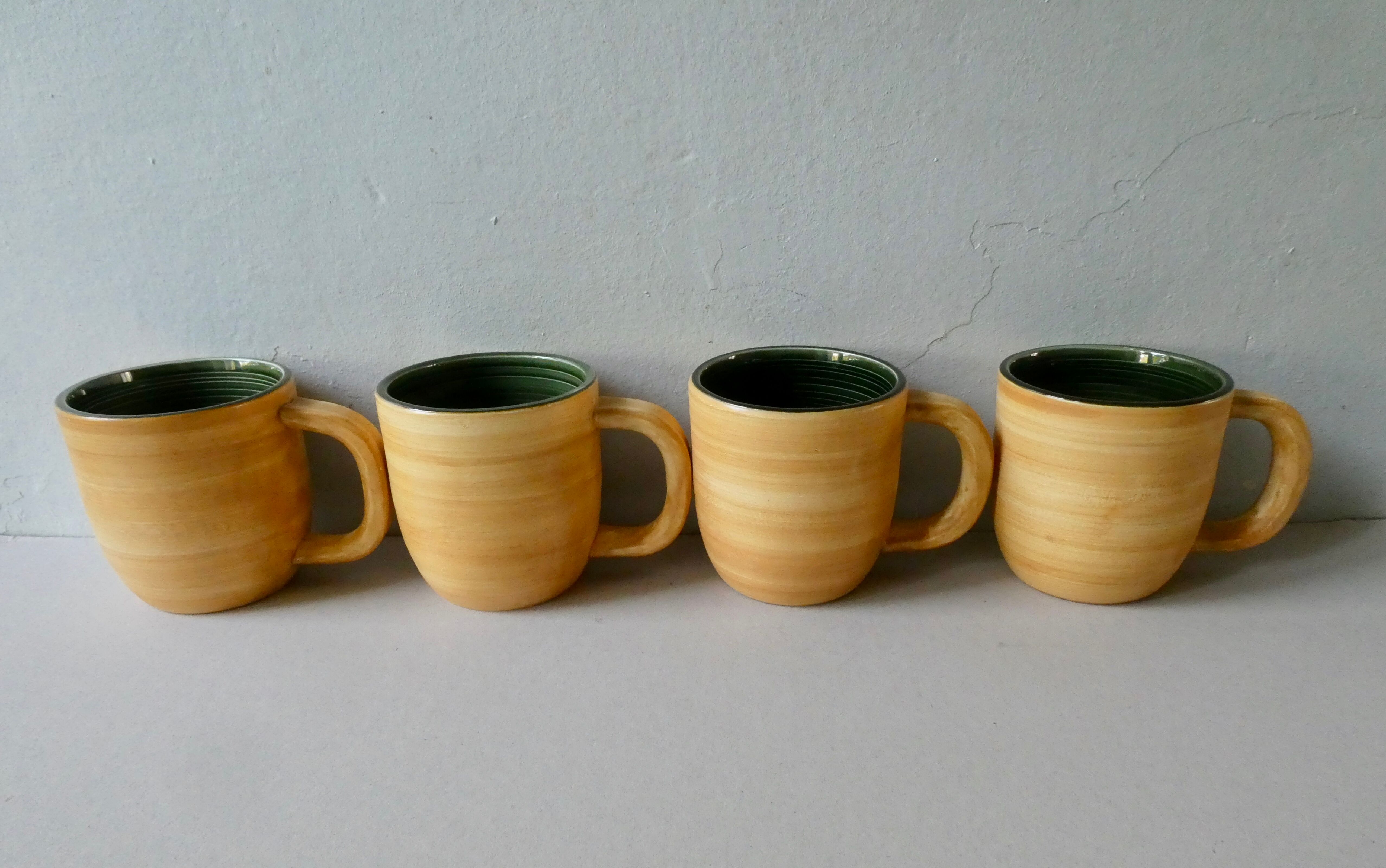 4 mugs Salins France, grès et émail vert