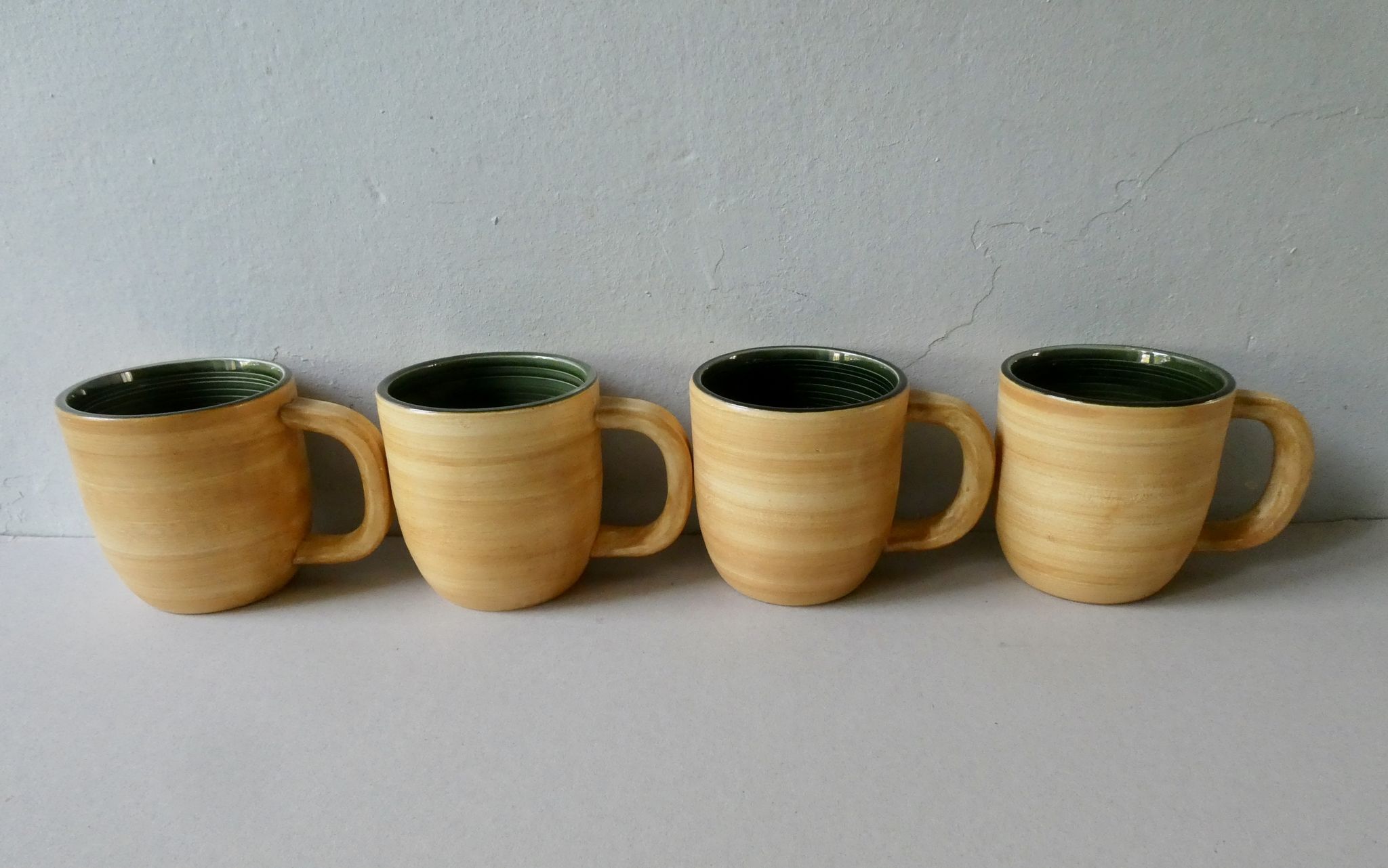 4 mugs Salins France, grès et émail vert