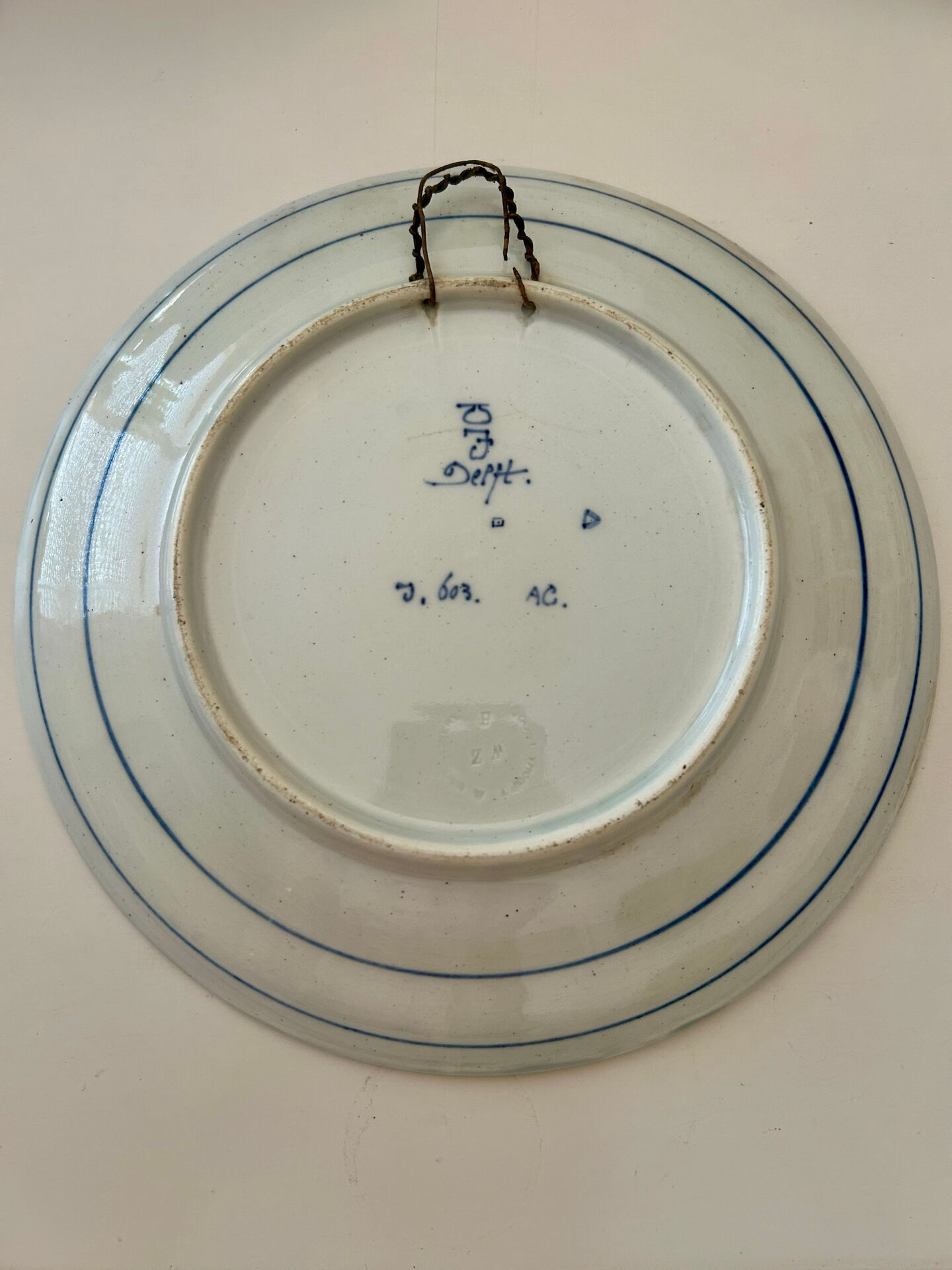 Decorative plate in blue Delft pottery