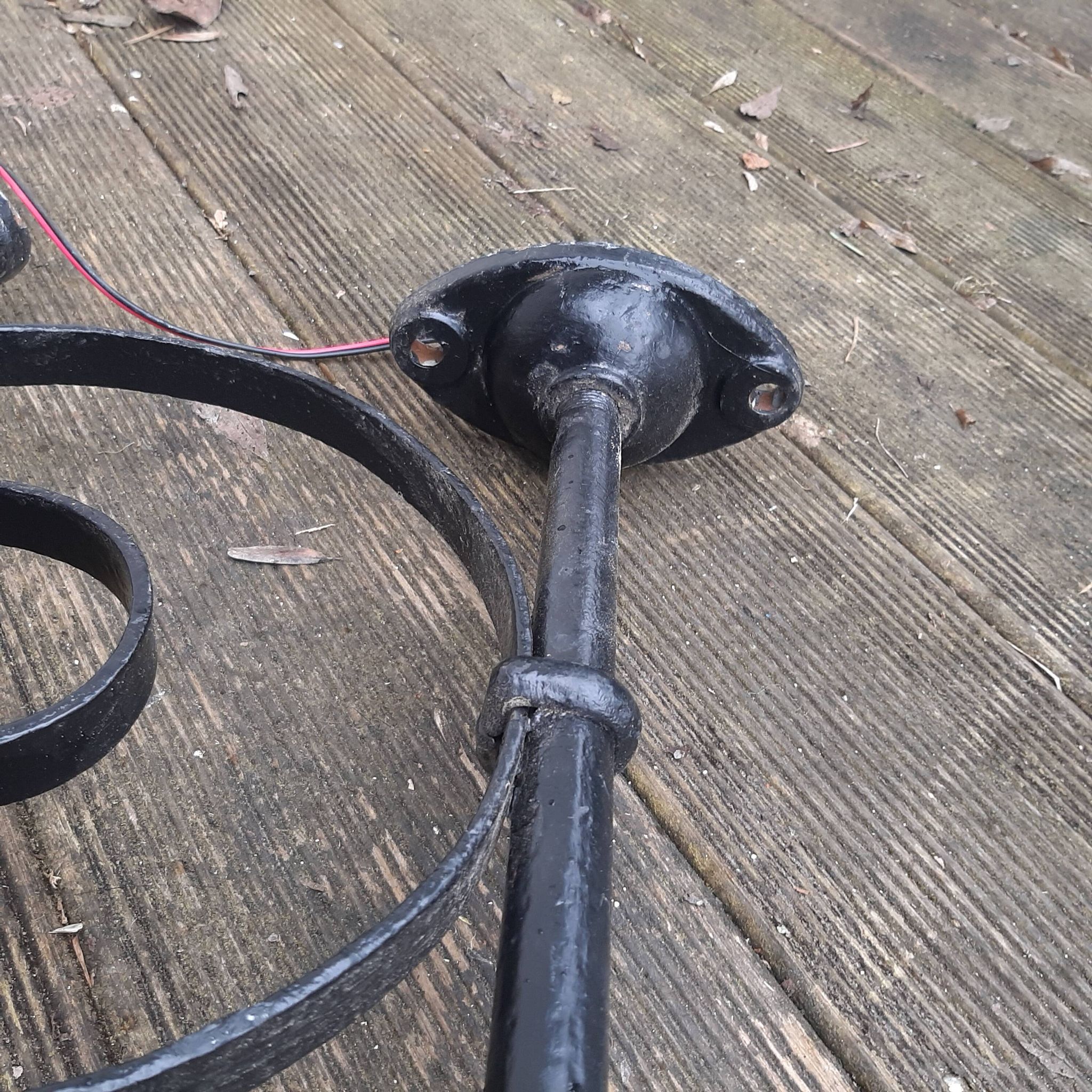 grande lampe potence en fer forgé