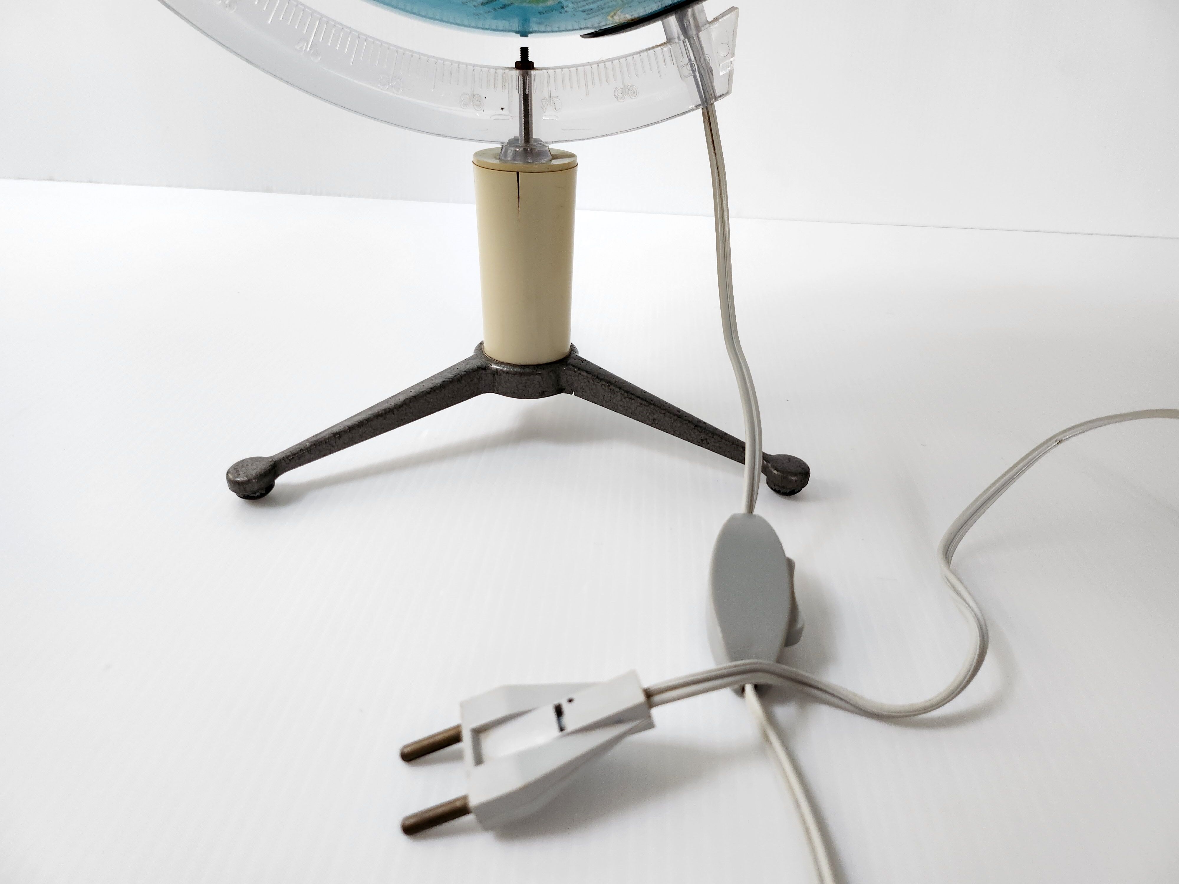 Vintage luminous globe 1950