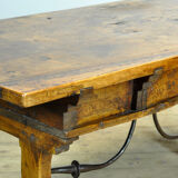 17th-century Spanish walnut table