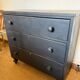 Commode anglaise en bois patiné noir