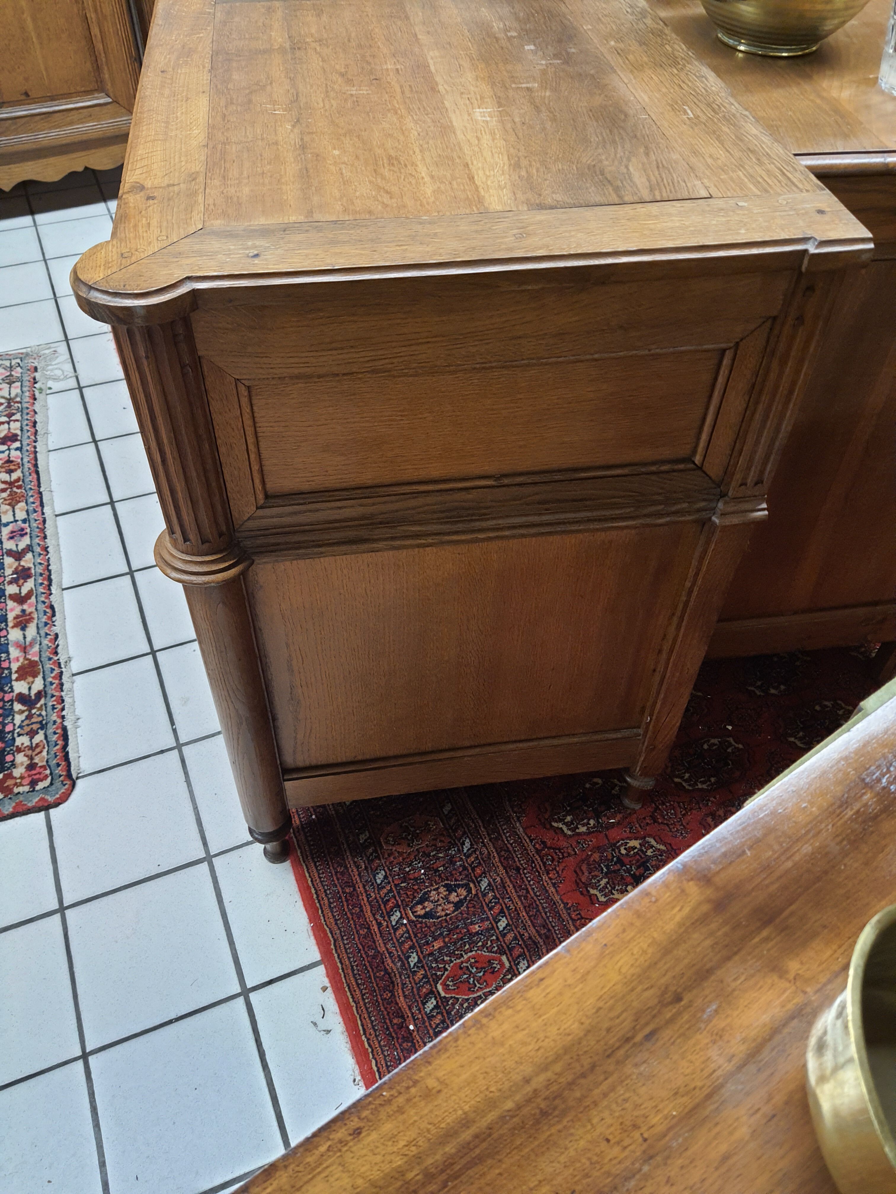 Louis XVI chest of drawers in Chene