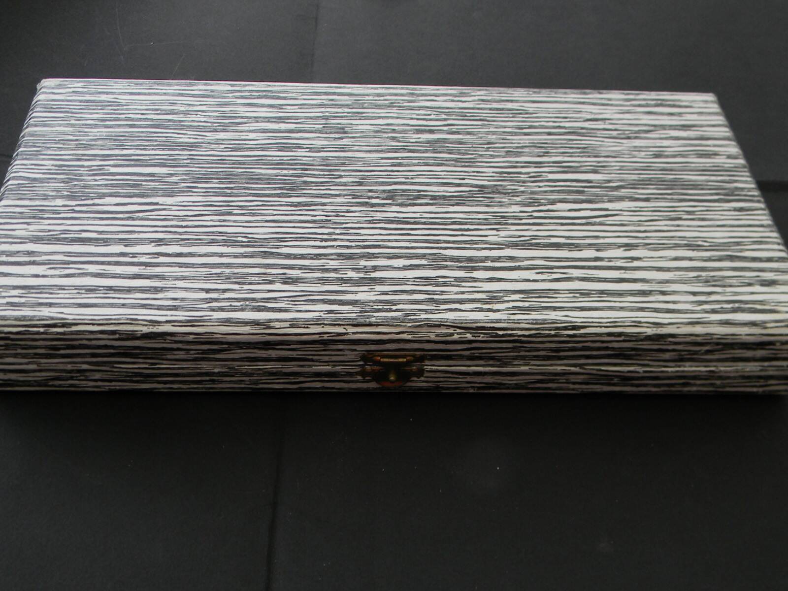 12 cake forks and a silver metal server.