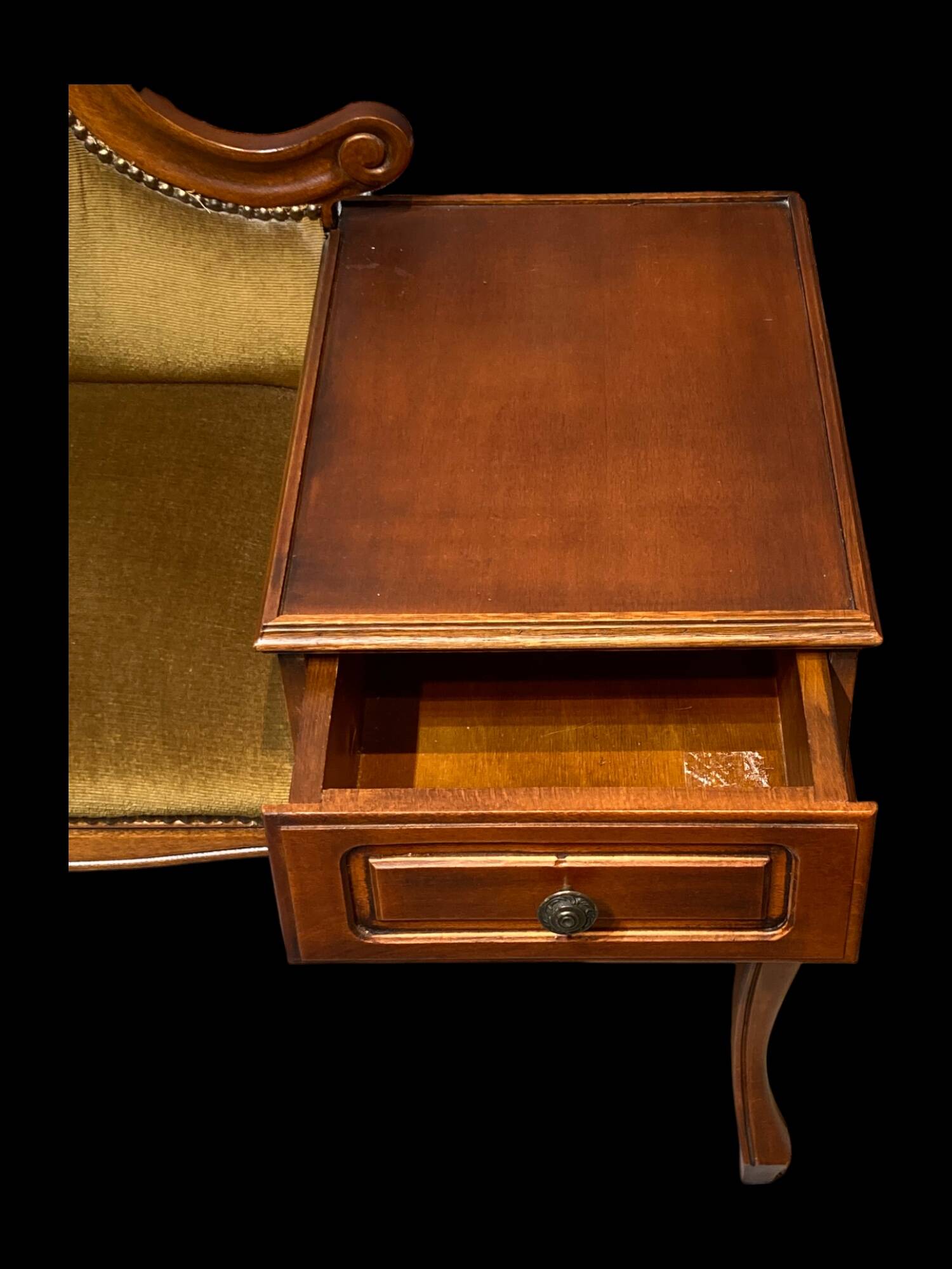 Telephone chair in wood and mustard fabric