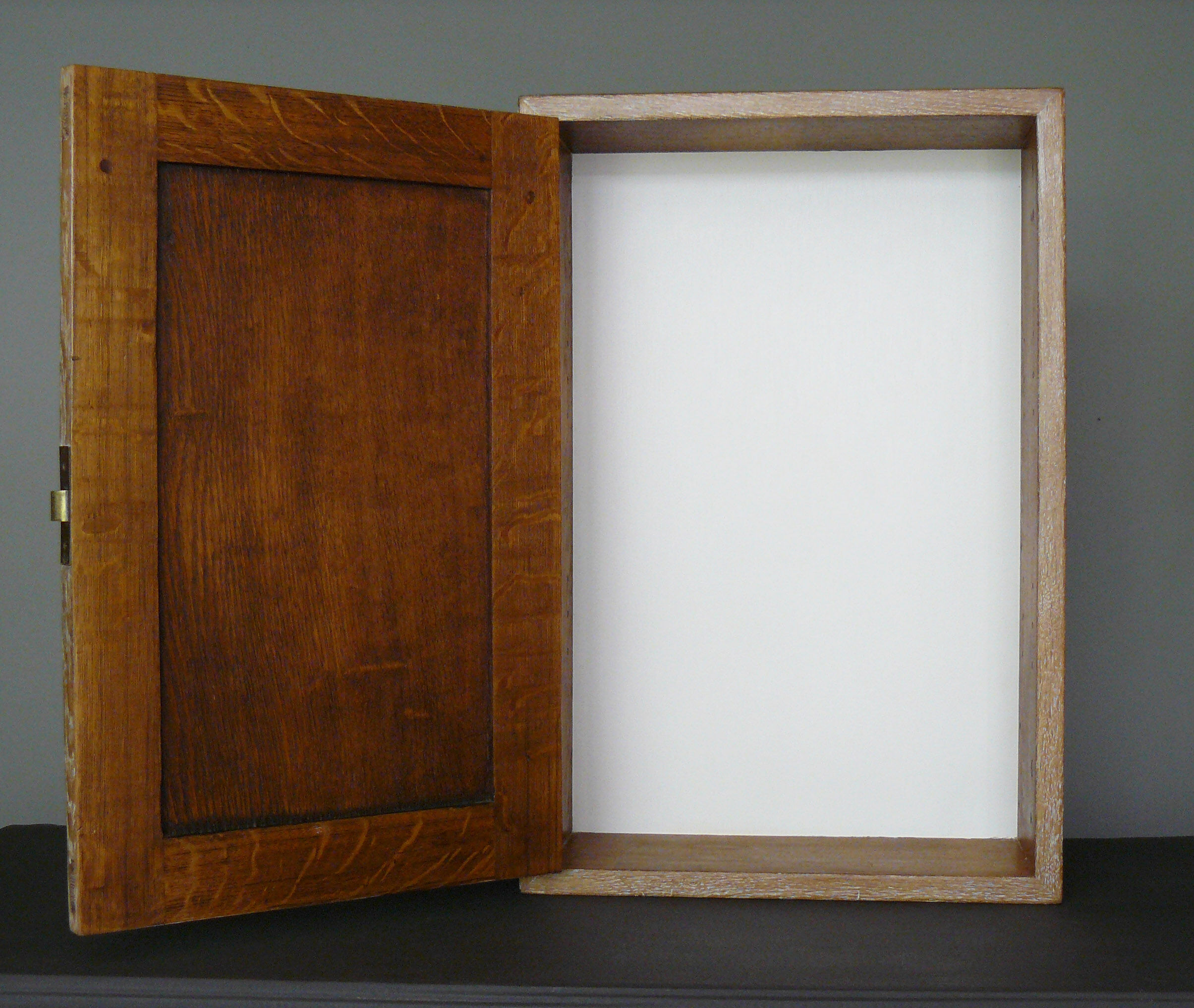 Cerused oak cabinet to hang or fix