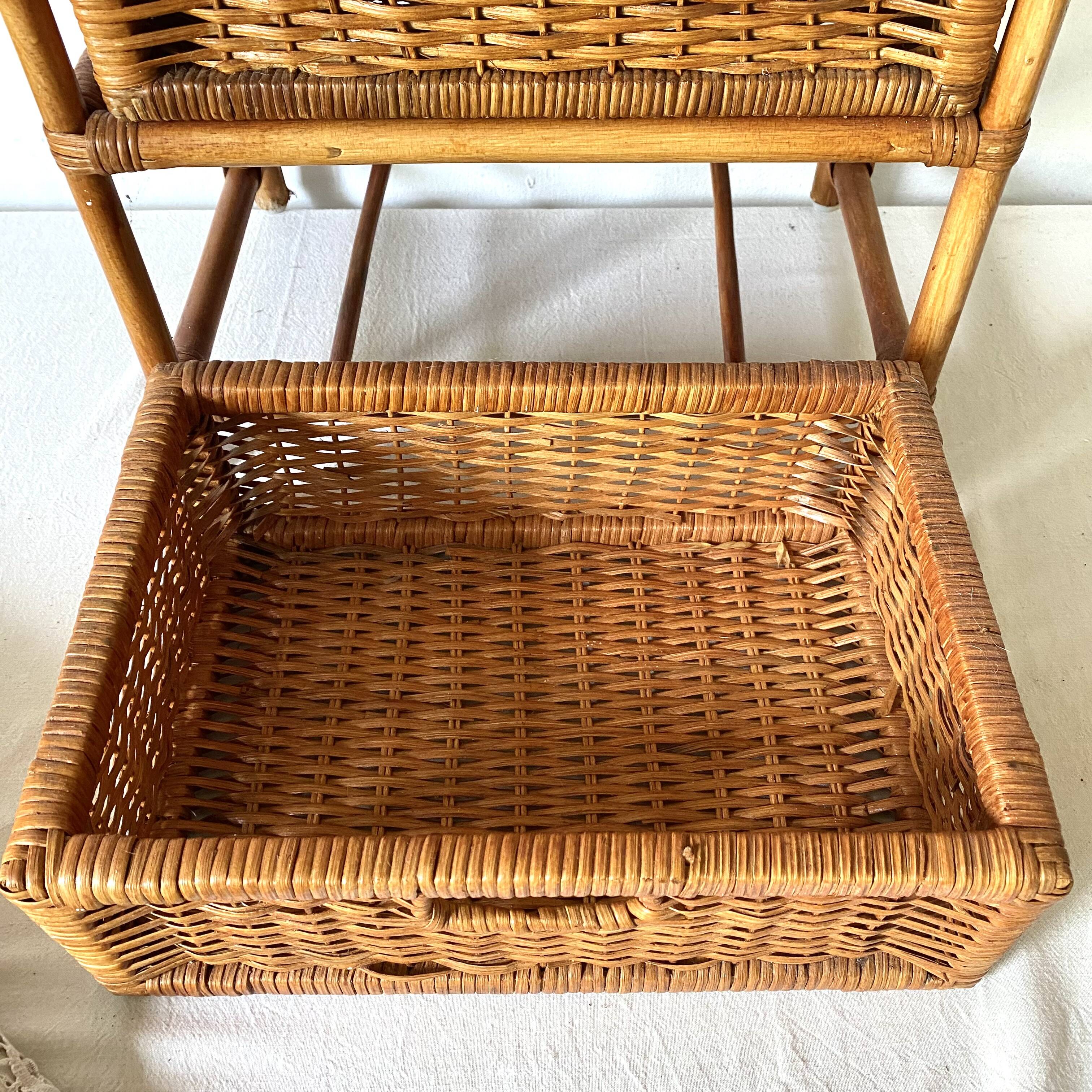 Commode en rotin , chiffonnier 3 tiroirs