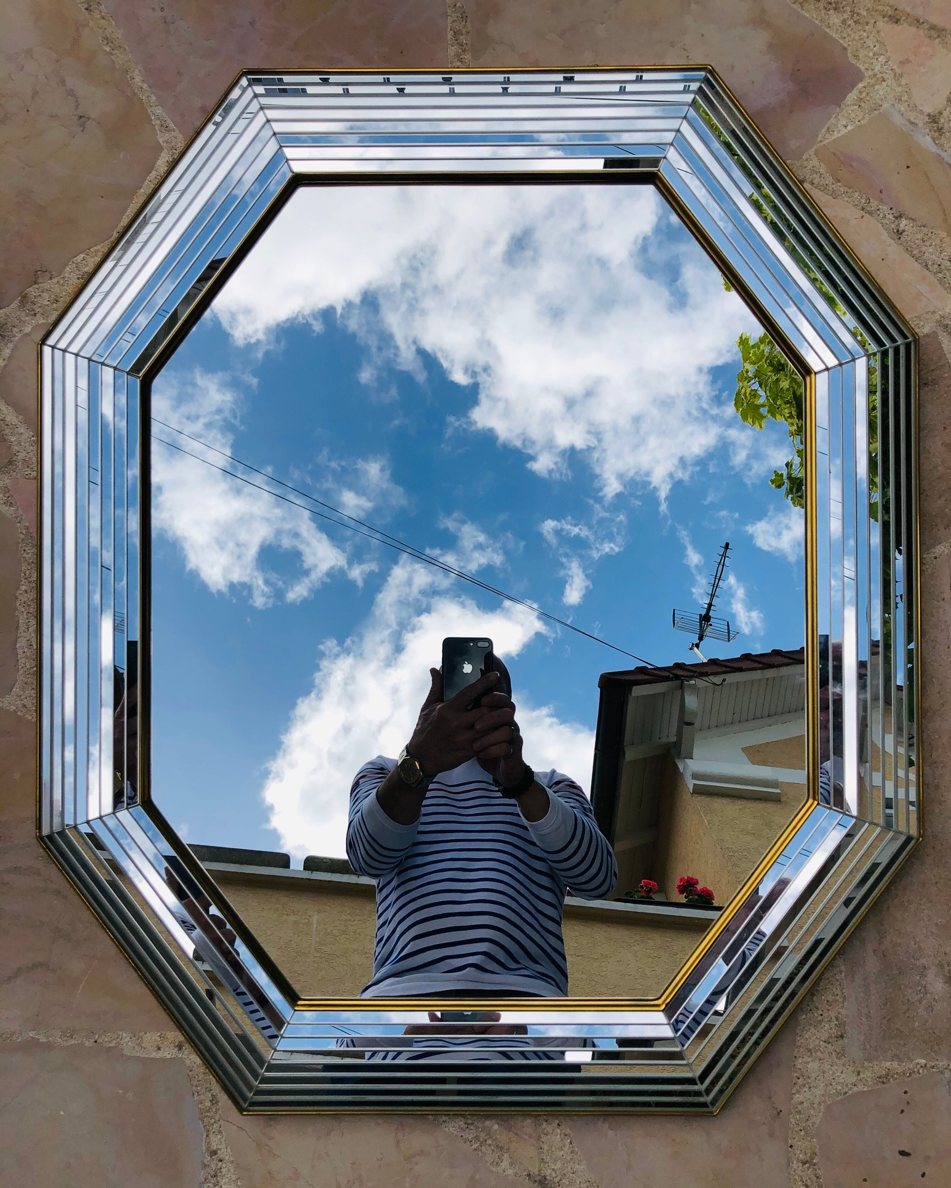 Octagonal mirror with closed windshield 65 x 77 cm