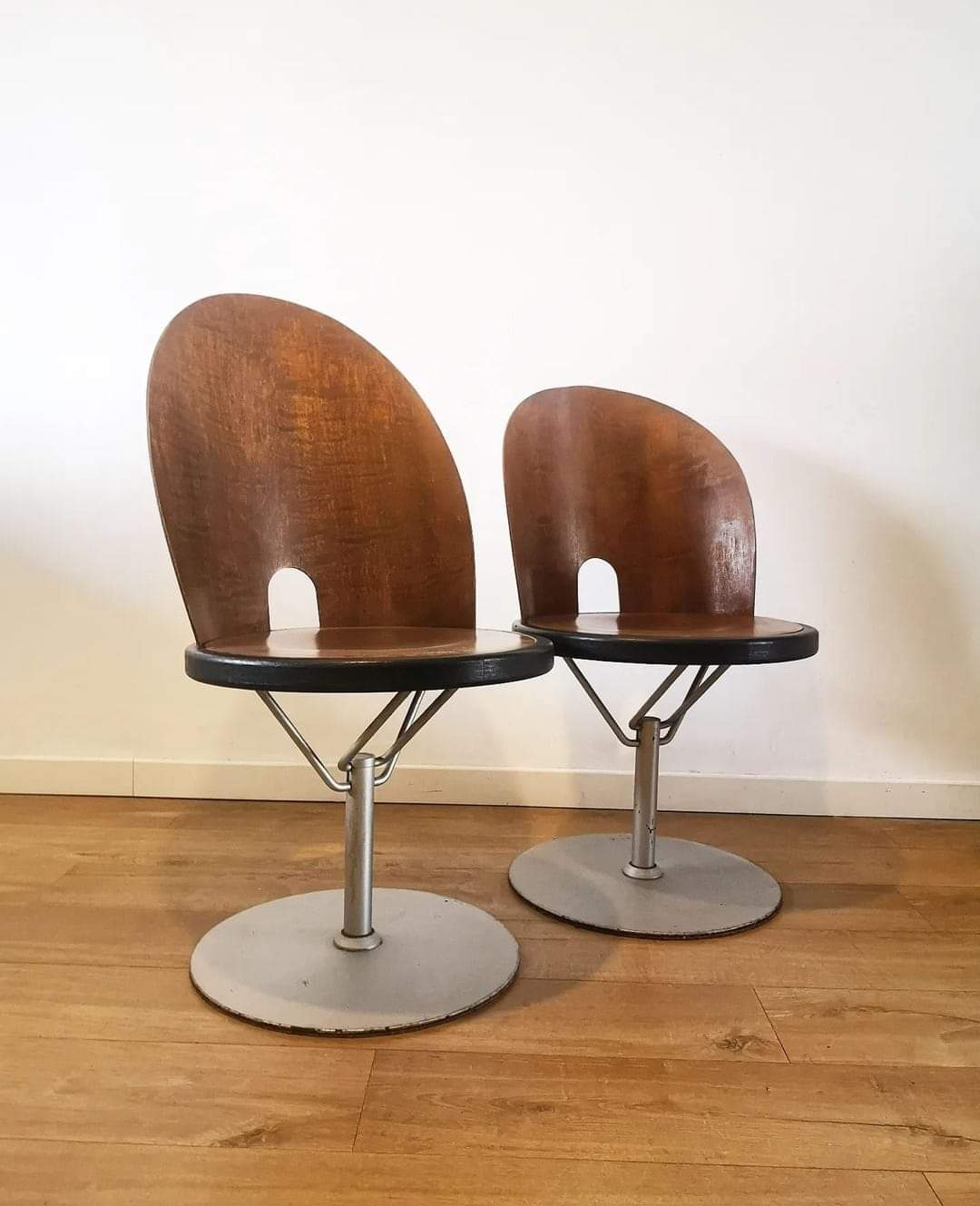 Set of 6 wooden swivel chairs