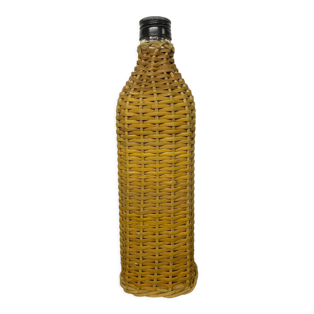 Une bouteille à liqueur (vide) années 50/60 couverte d'osier et de sco