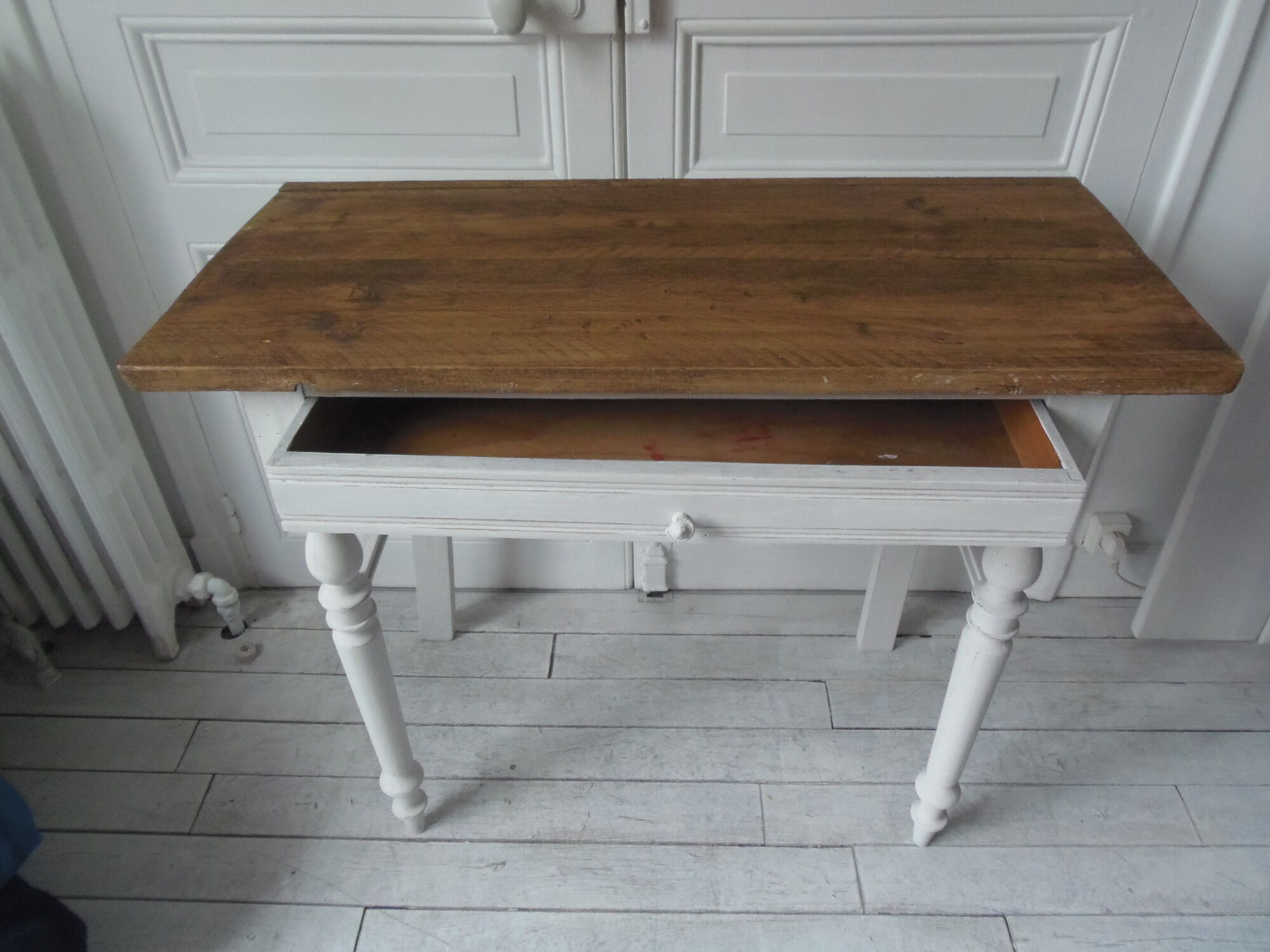 Dessert, old desk, pedestal and pearl grey patinated oak belt, wooden tray