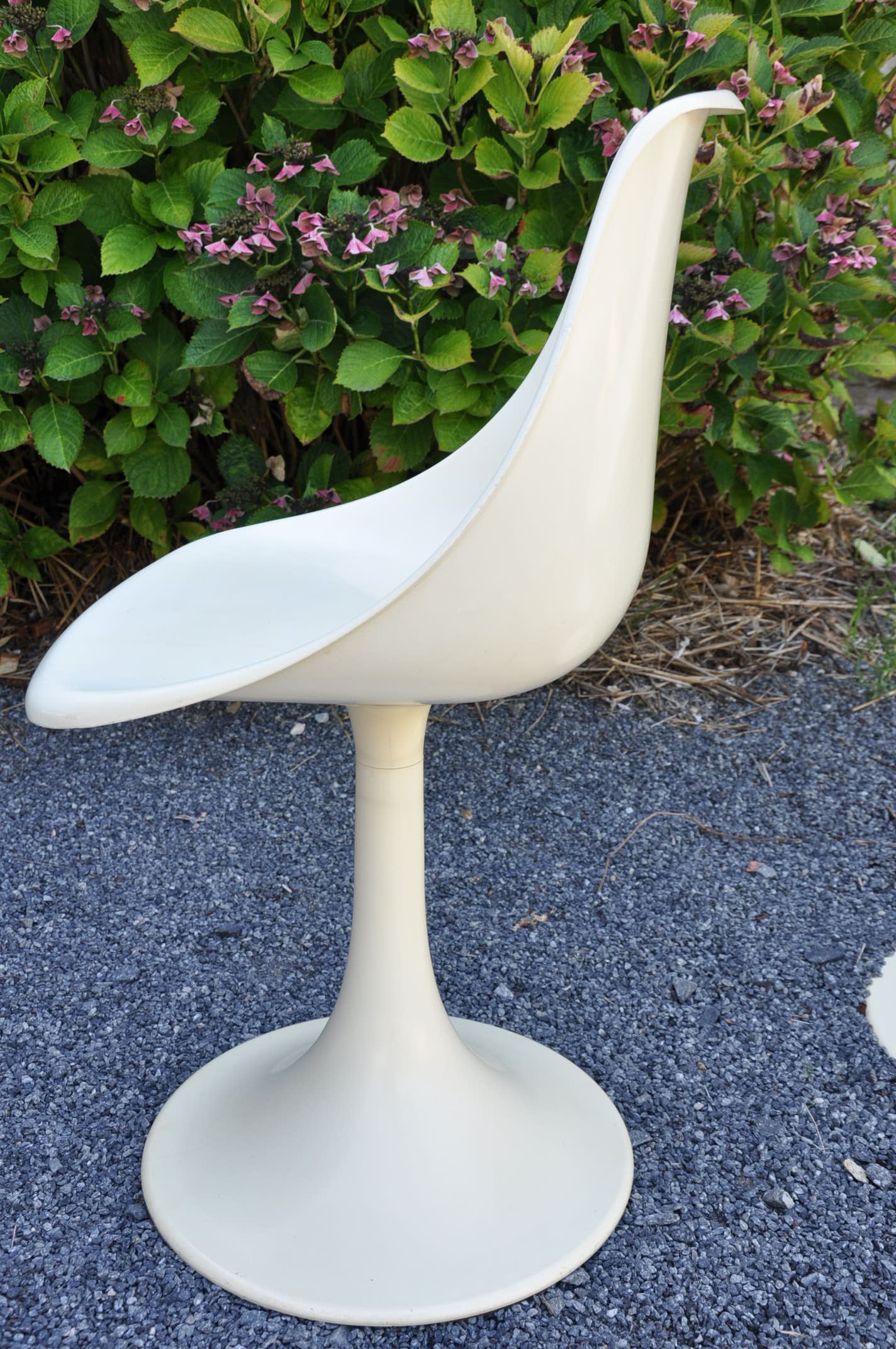 70s foot tulip chairs