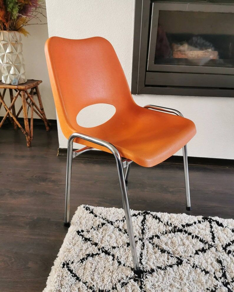 Bucket chair vintage English design, 70s