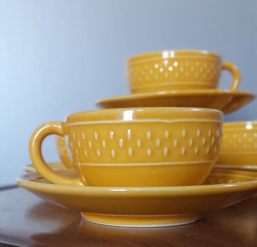 Set of 5 yellow cups and sub-cups, grain de riz collection 1984 by Geneviève  Lethu | Selency