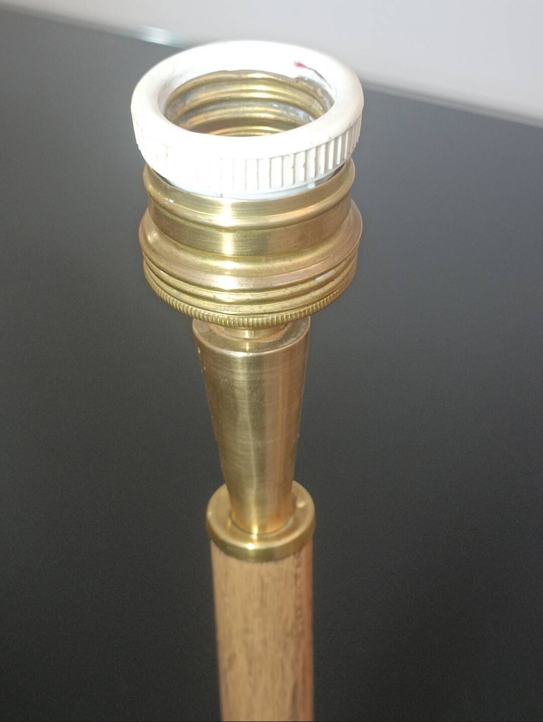 Paire de lampes en bois et laiton 1960s