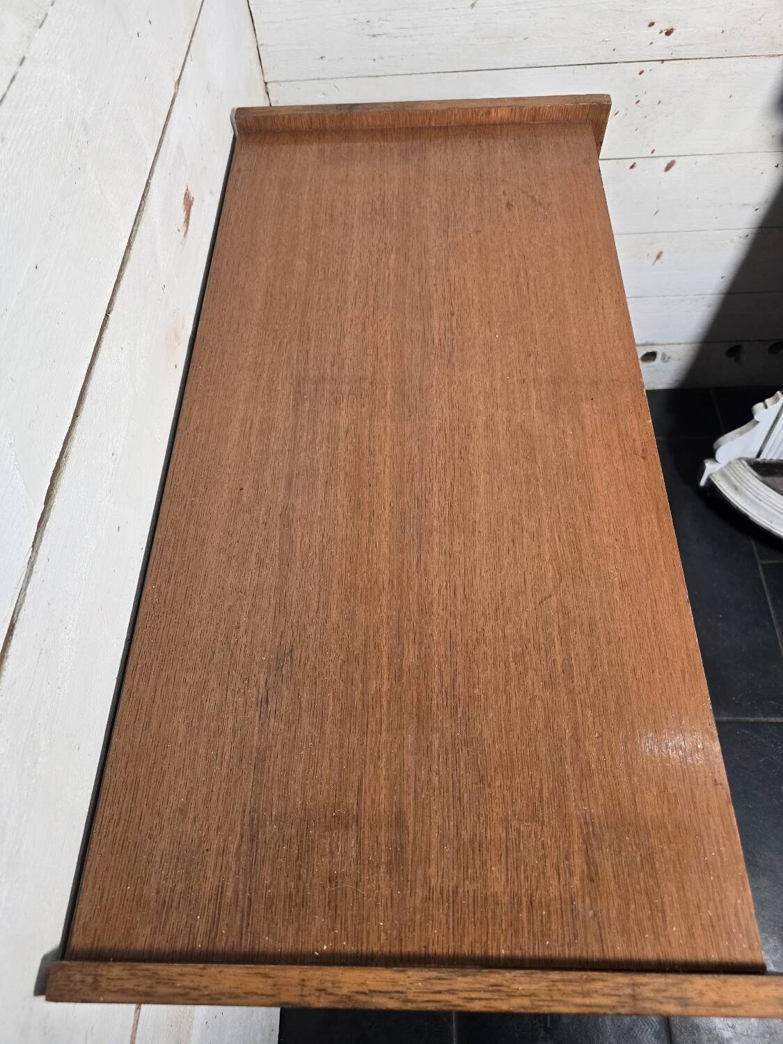 Vintage chest of drawers in oak and rattan from the 1960s.