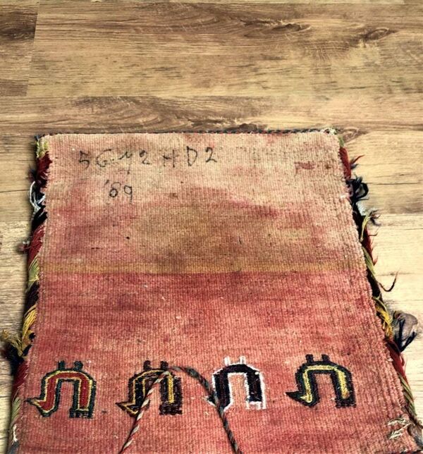 Tapis oriental ancien en laine