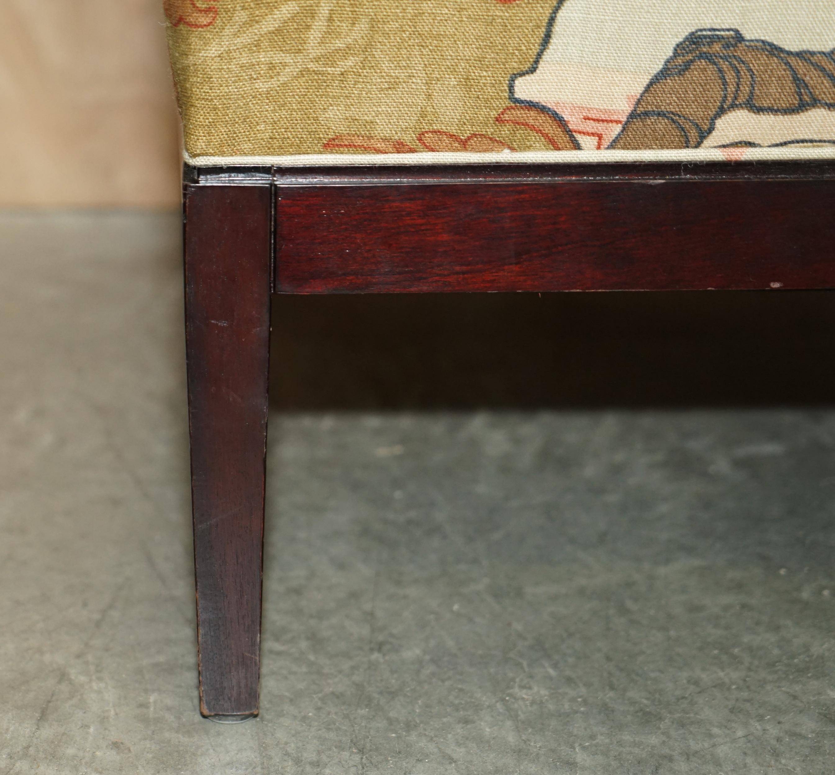 Three-seater canapé George Smith Norris restored in Mulberry linen.