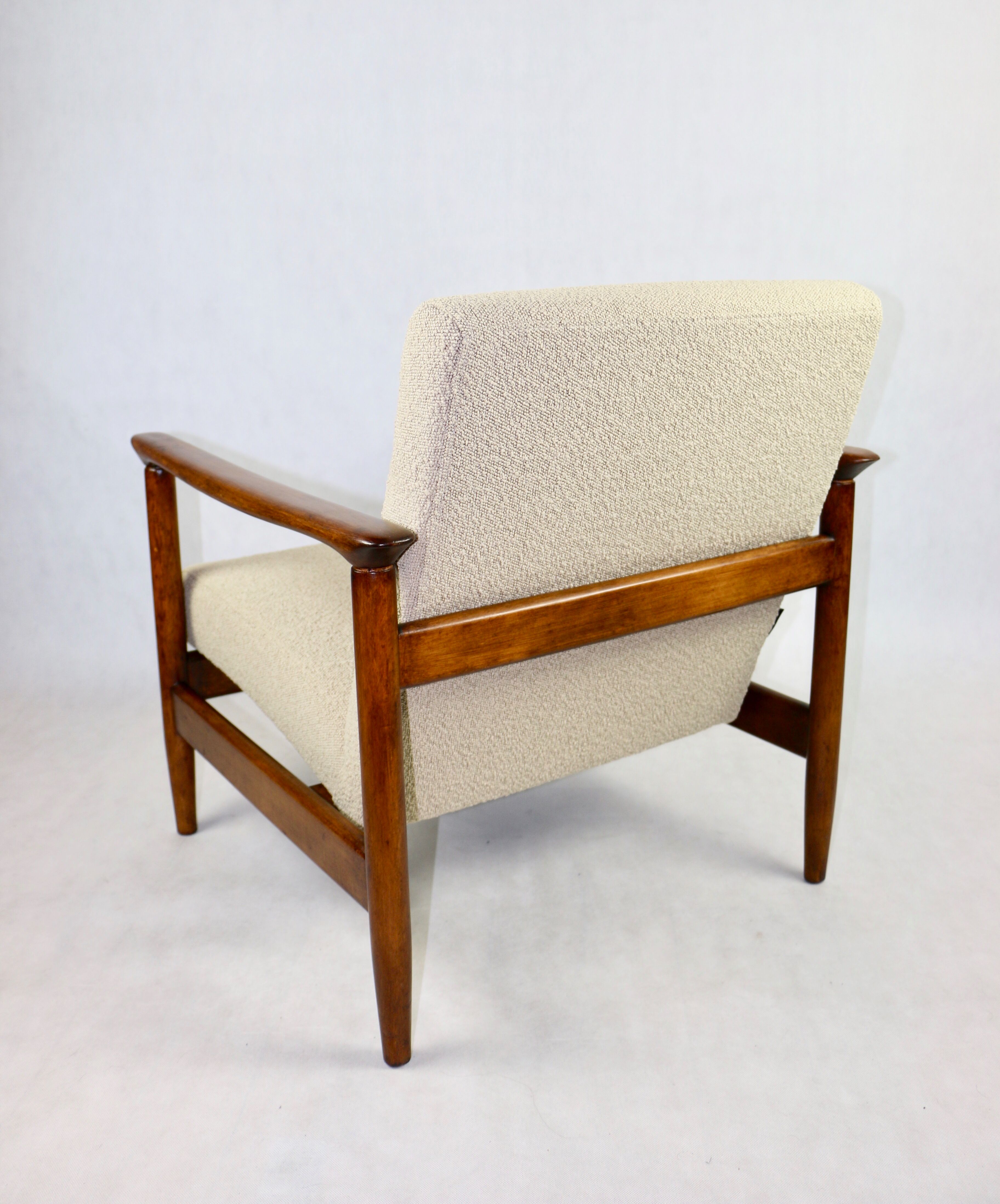 Beige boucle GFM-142 armchair, 1970s