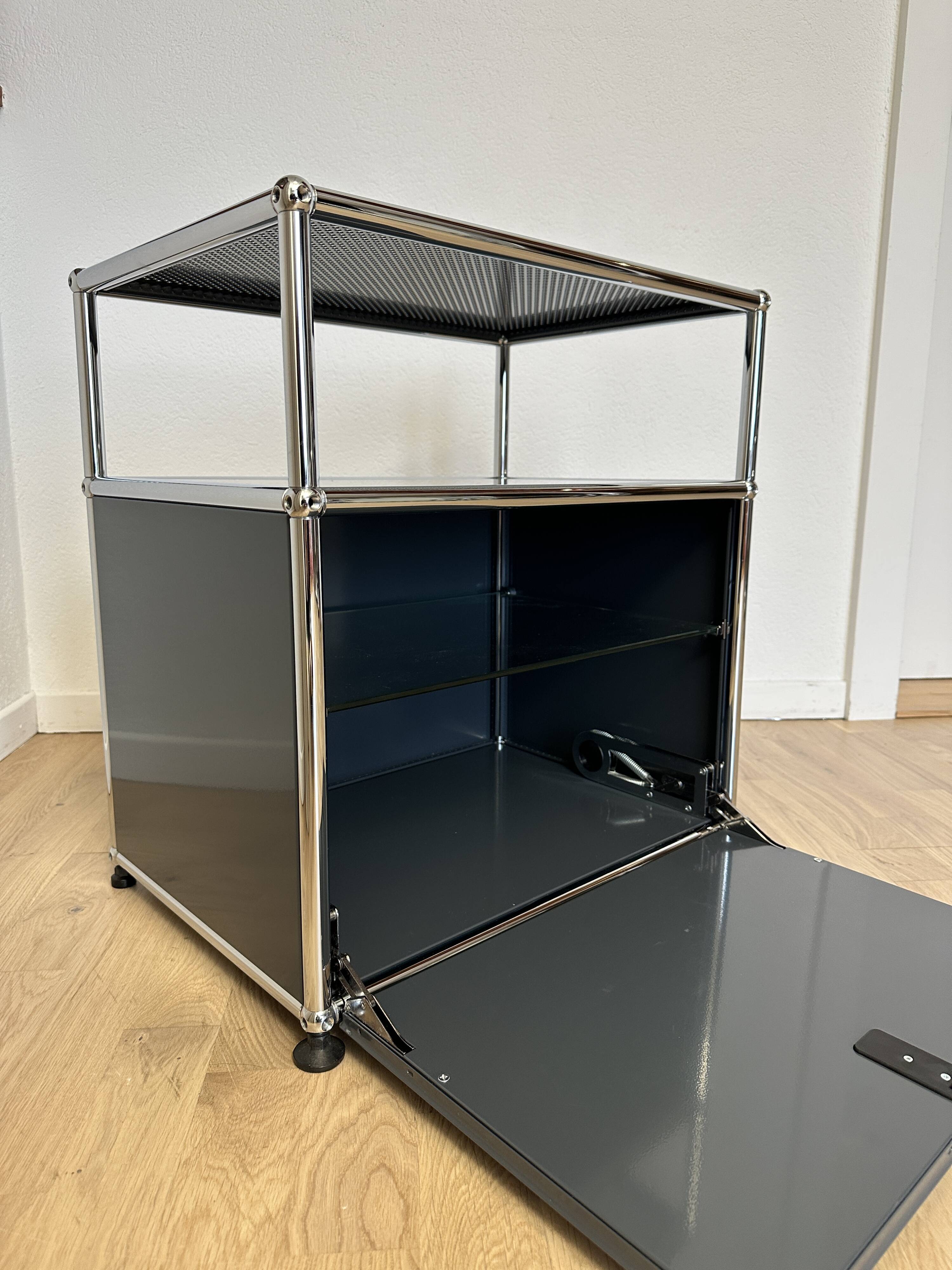 Meuble d’appoint USM Haller en Gris Anthracite