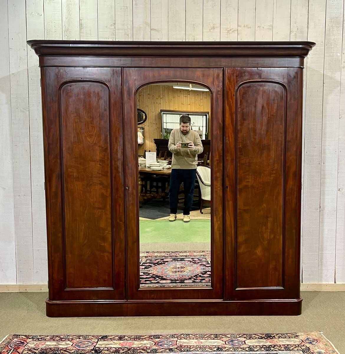 19th-century Victorian English bedroom wardrobe in mahogany.