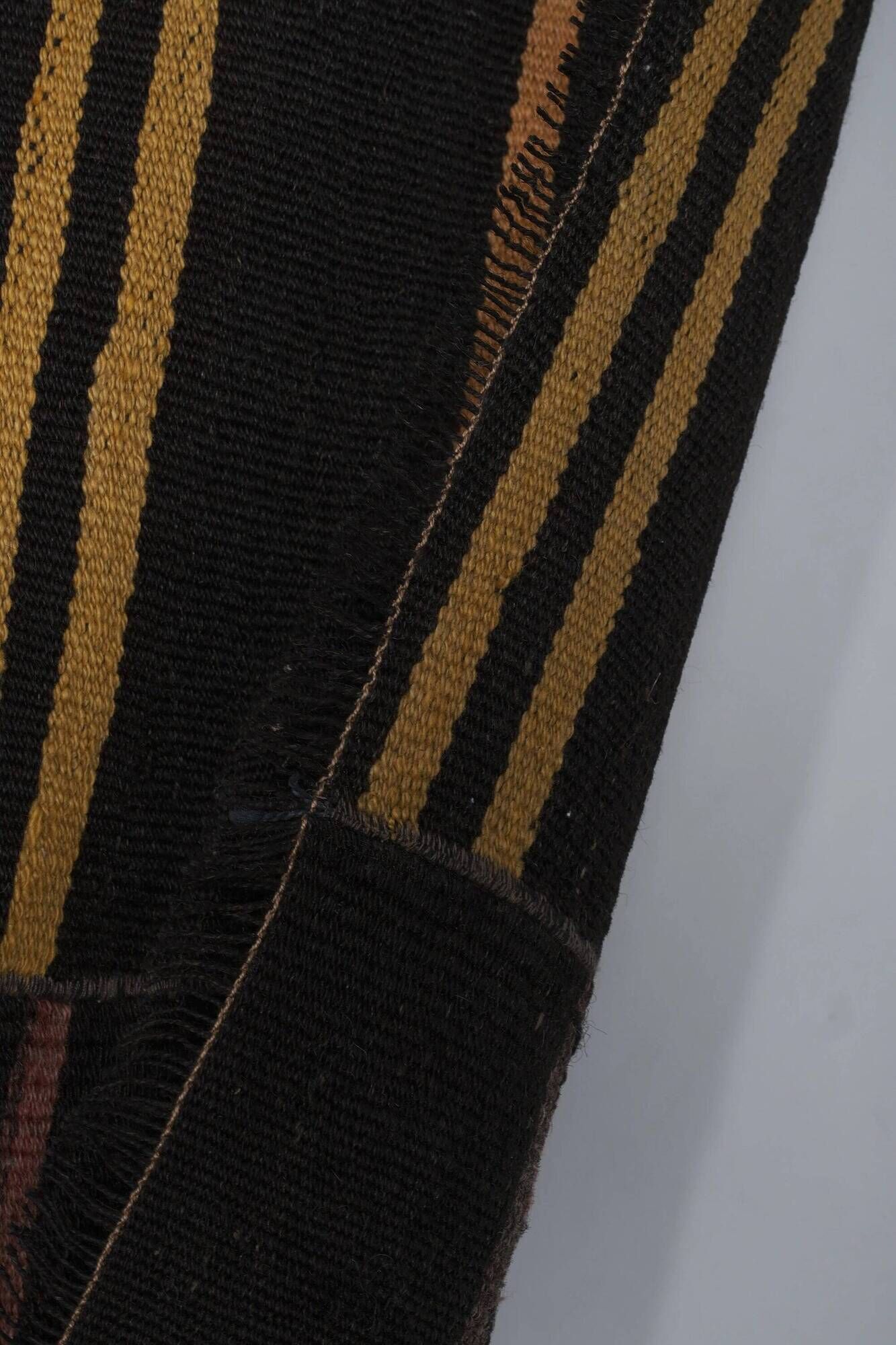 Vintage Turkish kilim, handwoven, 325x372 cm.