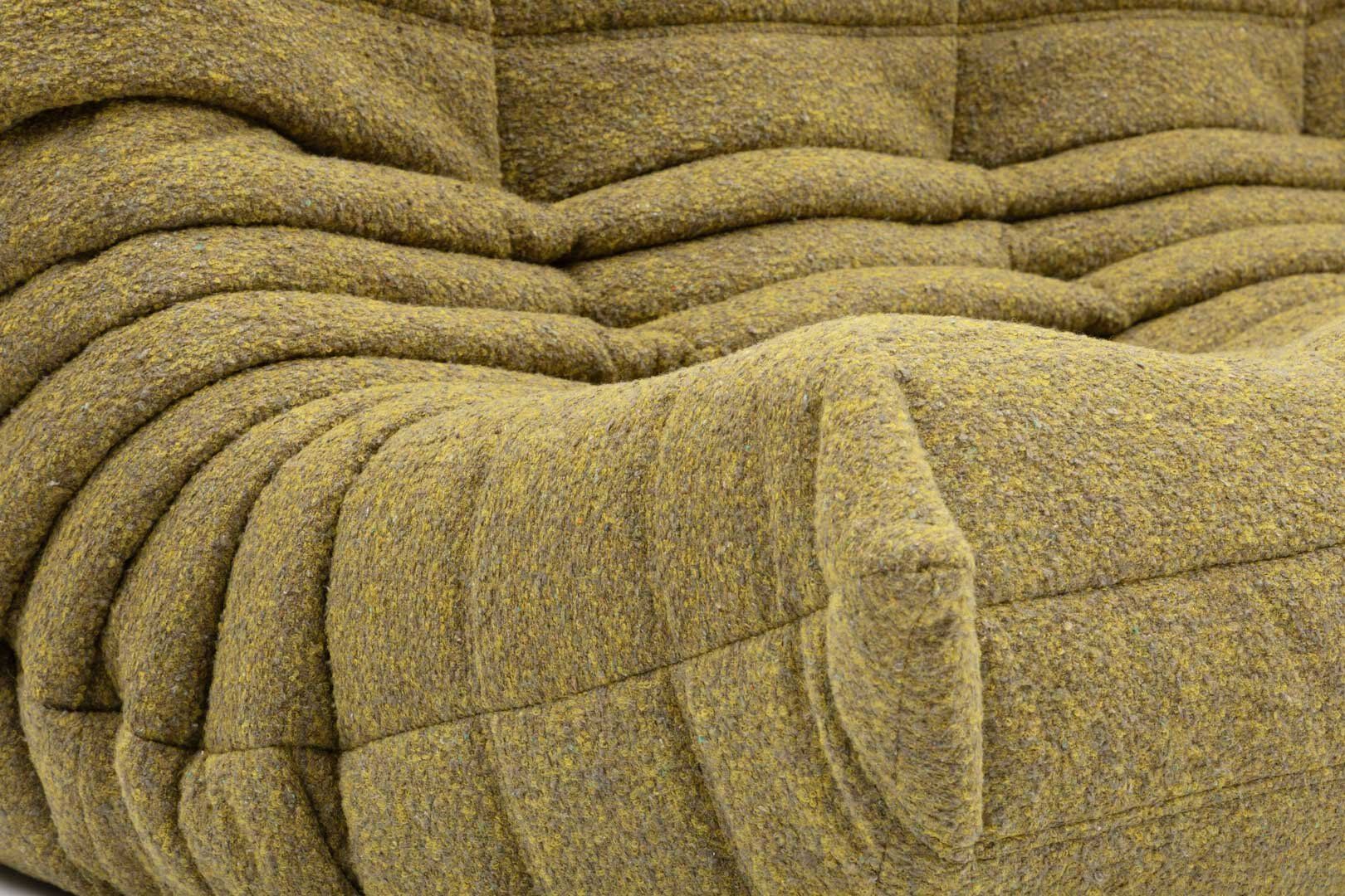 Canapé trois places Togo en bouclé olive par Michel Ducaroy pour Ligne Roset