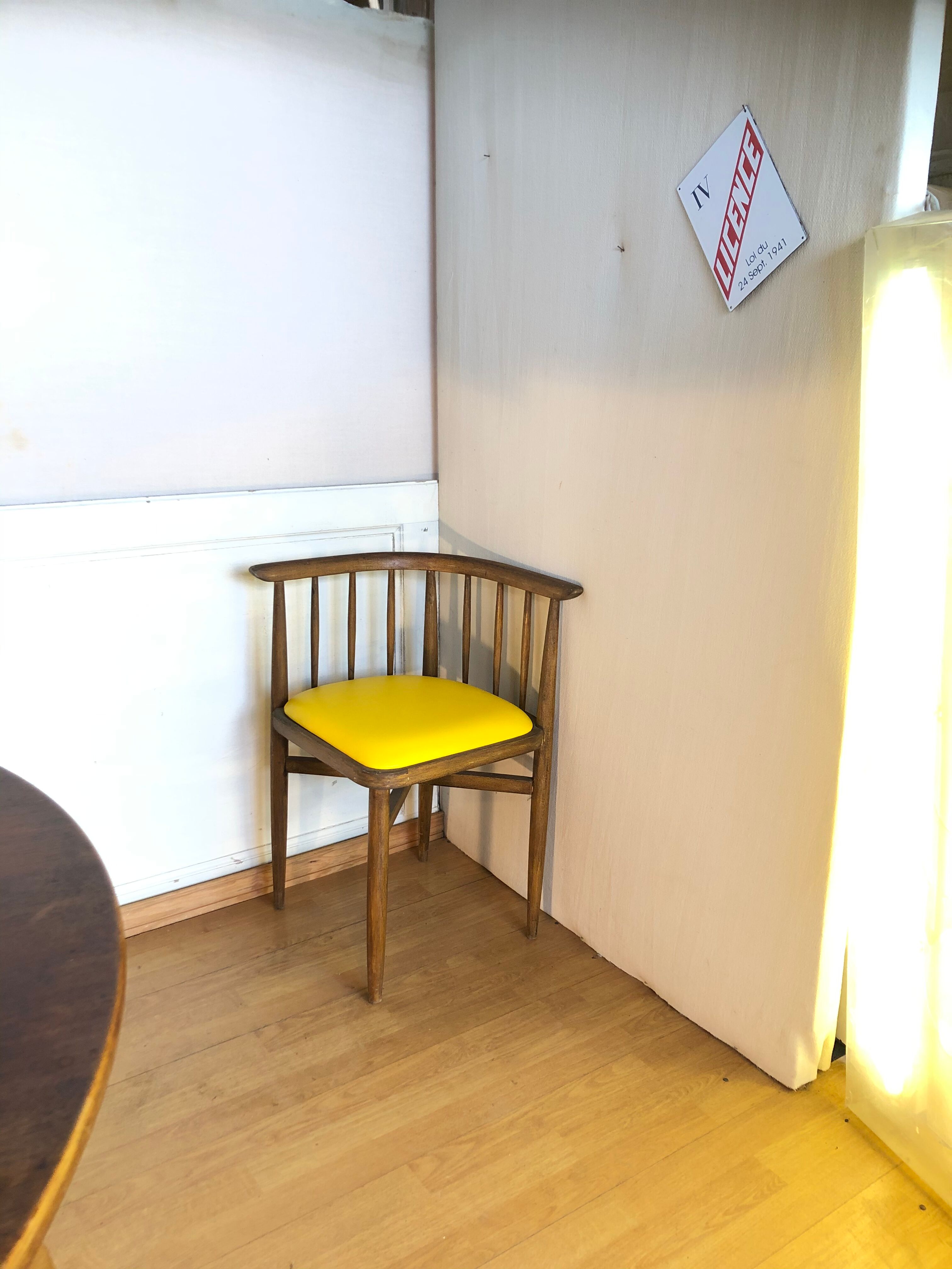 Corner chair