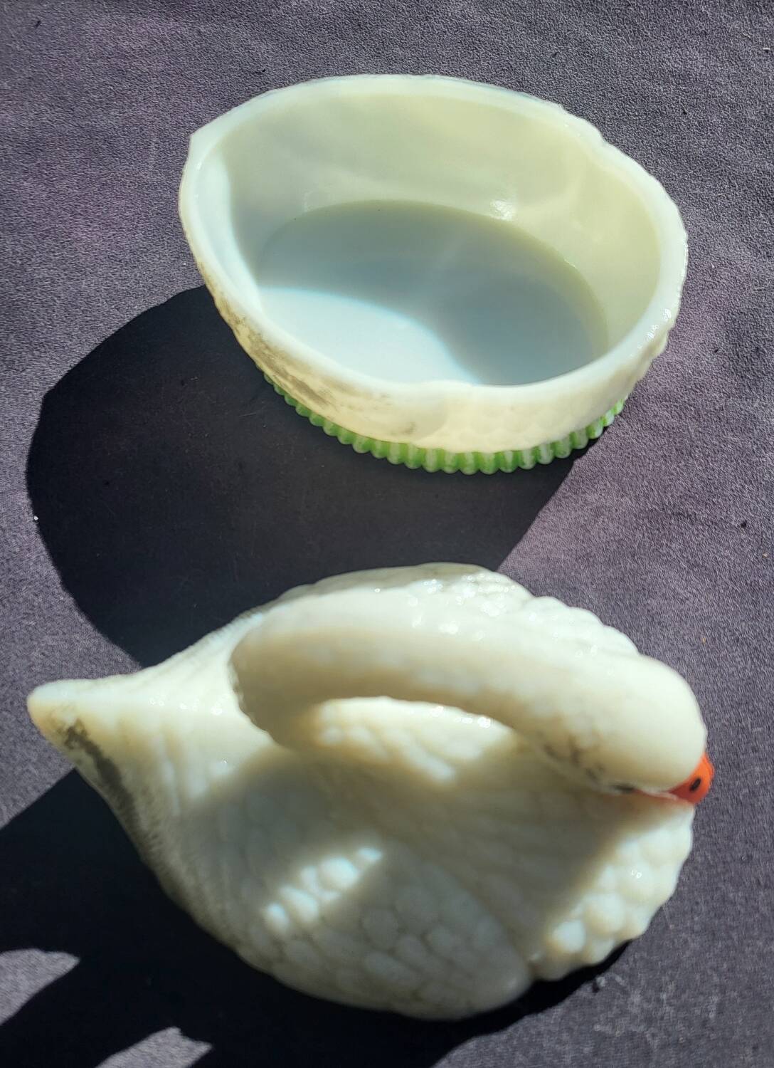 Swan bombonniere in opaline Vallerysthal